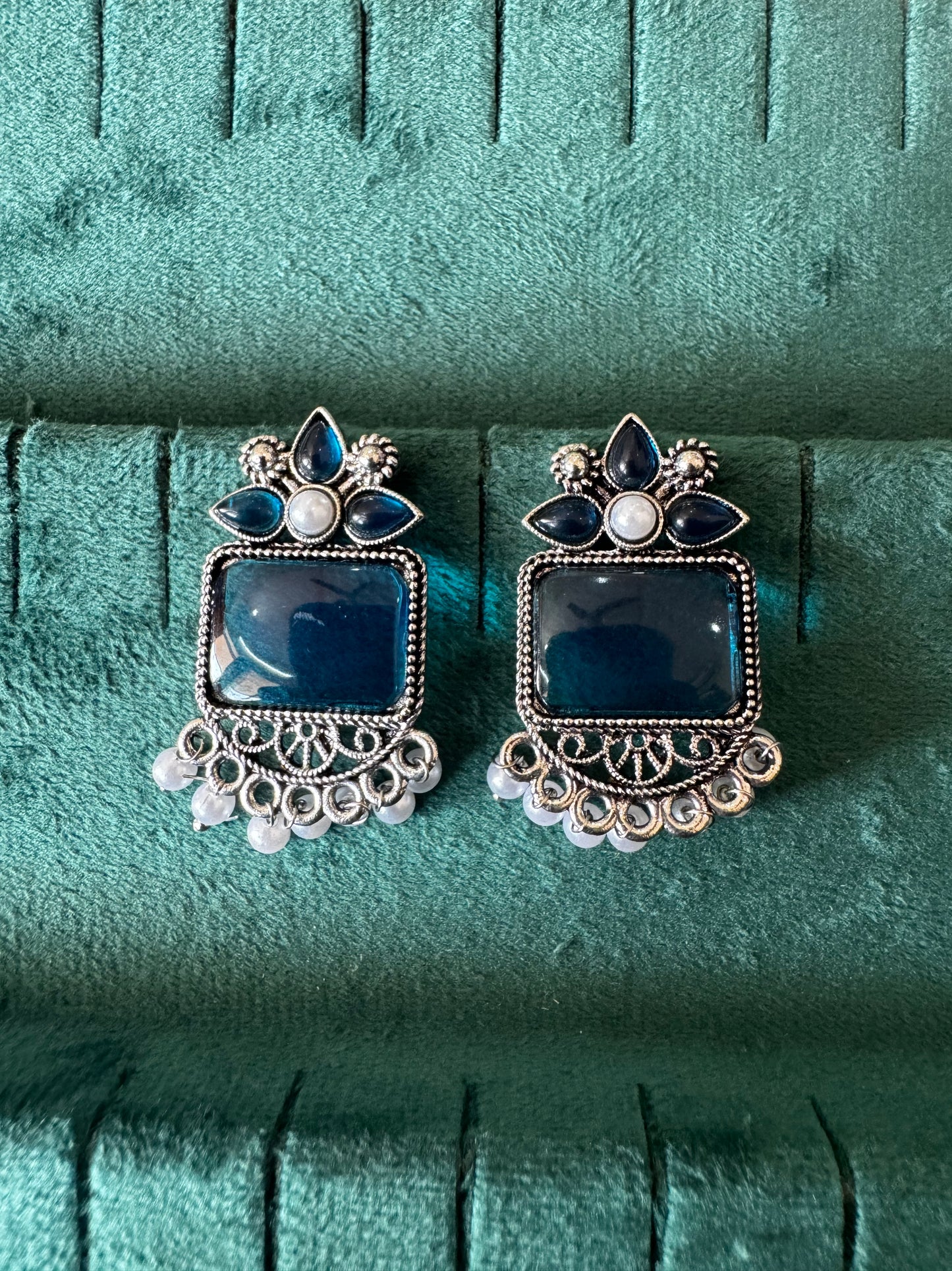 Square stone hangings