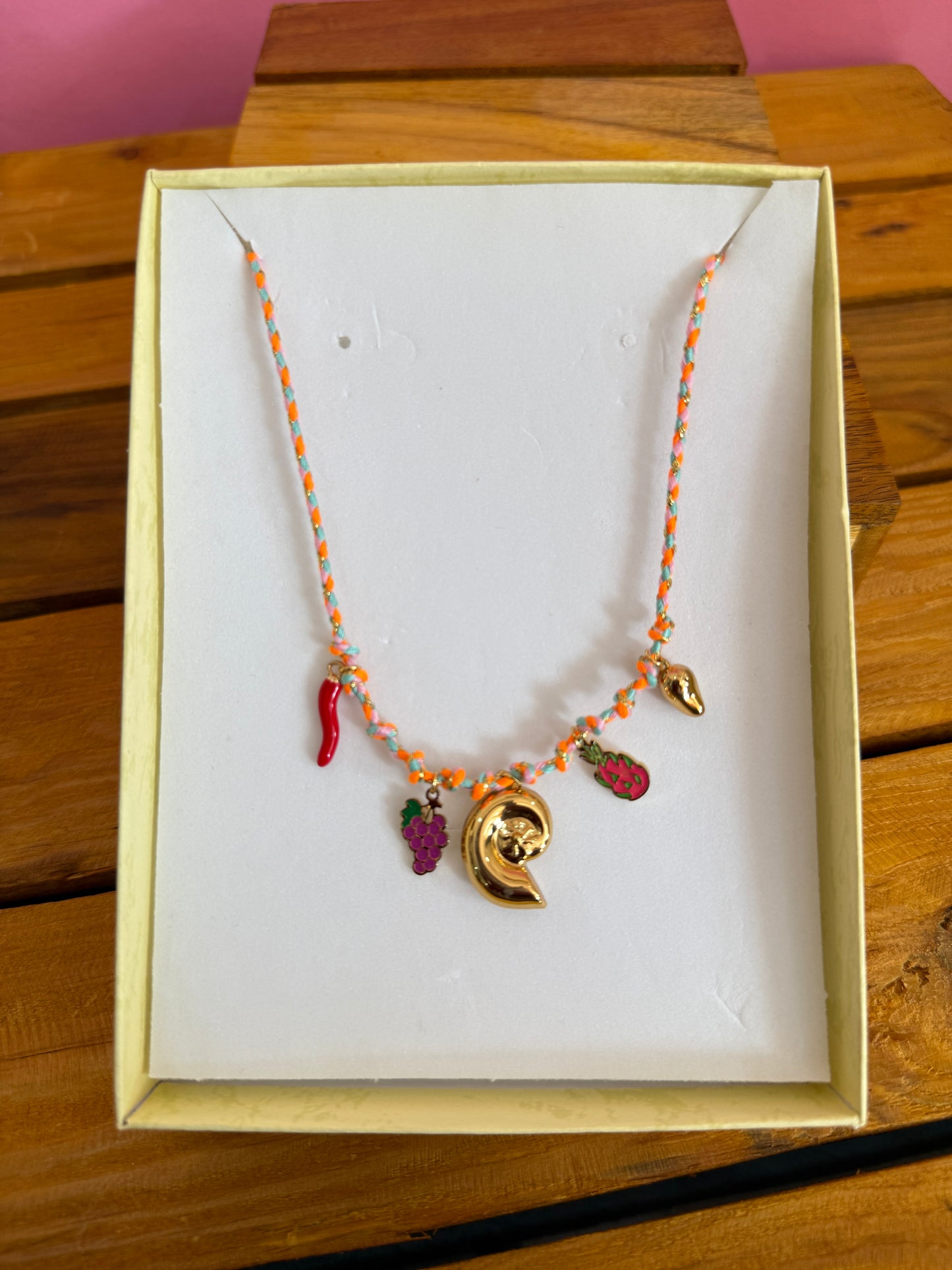 Charm thread chain shell