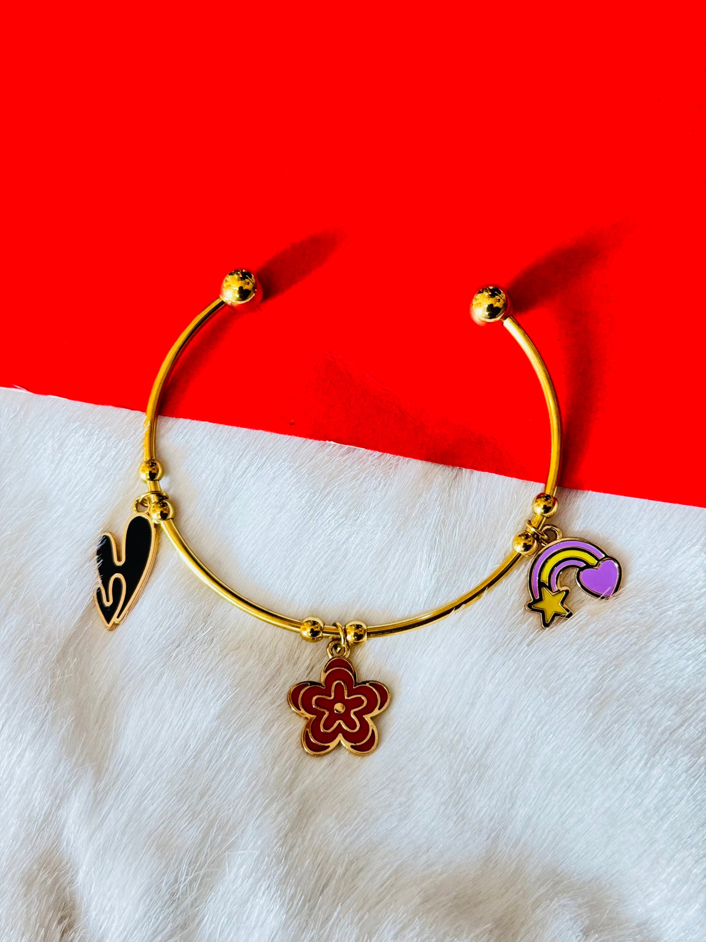 Adjustable charm kadas