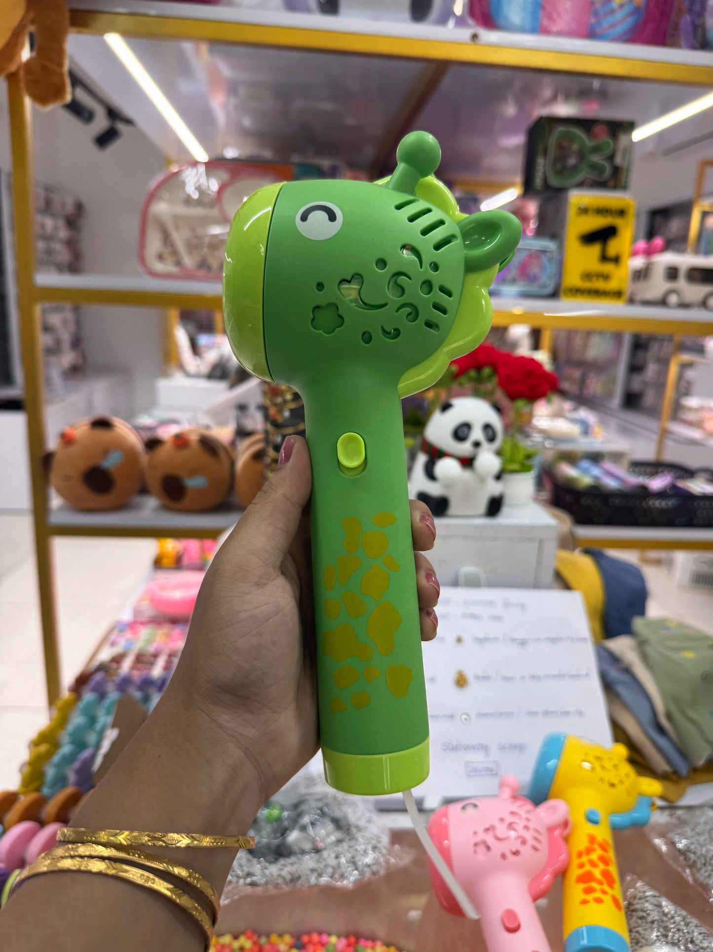 Giraffe bubble gun