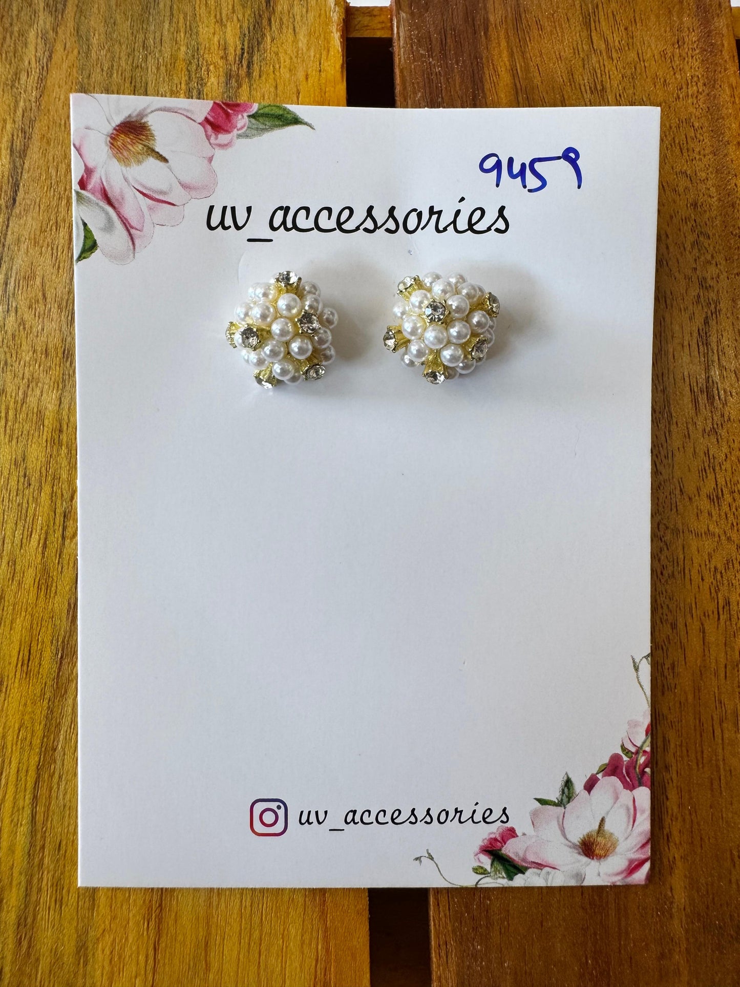 Pearl mini studs
