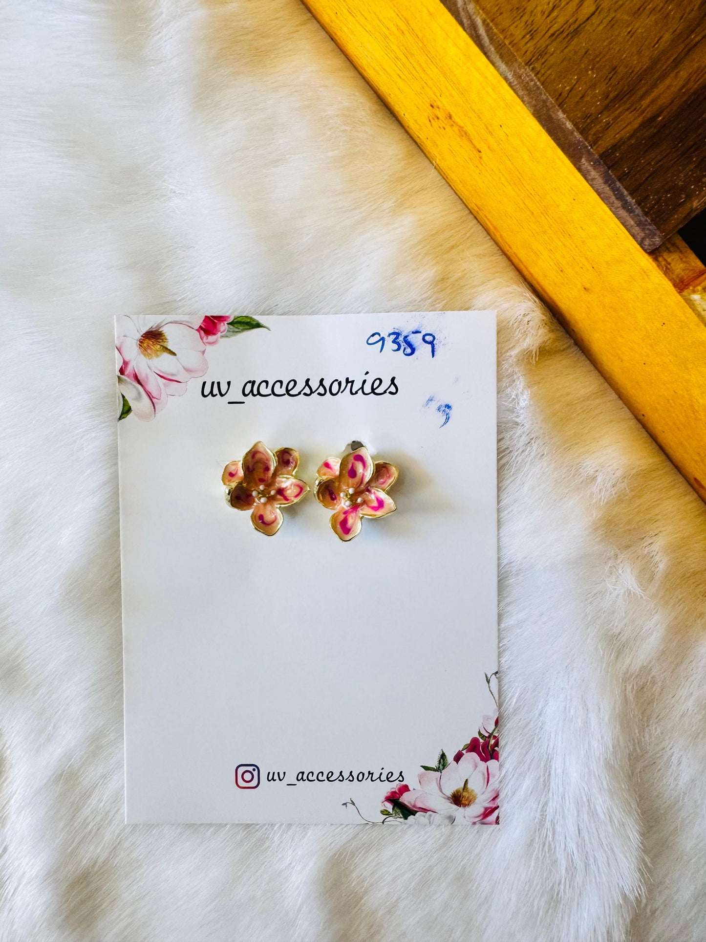 Pink flower studs mini