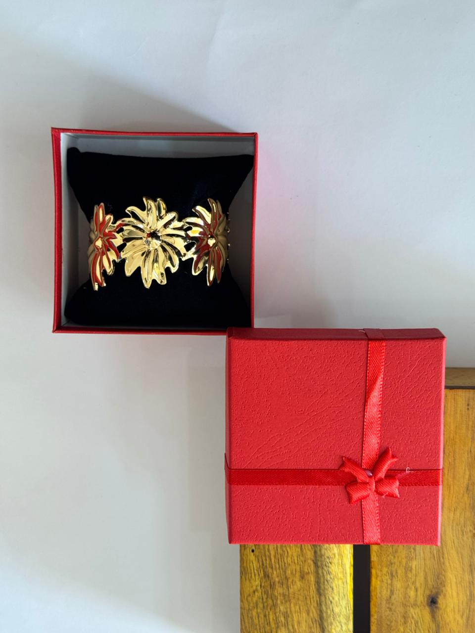 Gold designer kada
