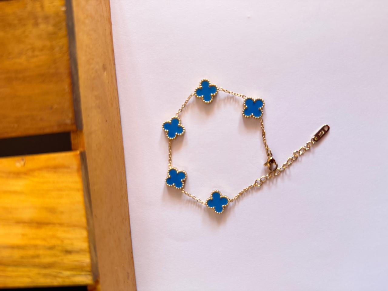 Blue clove bracelet