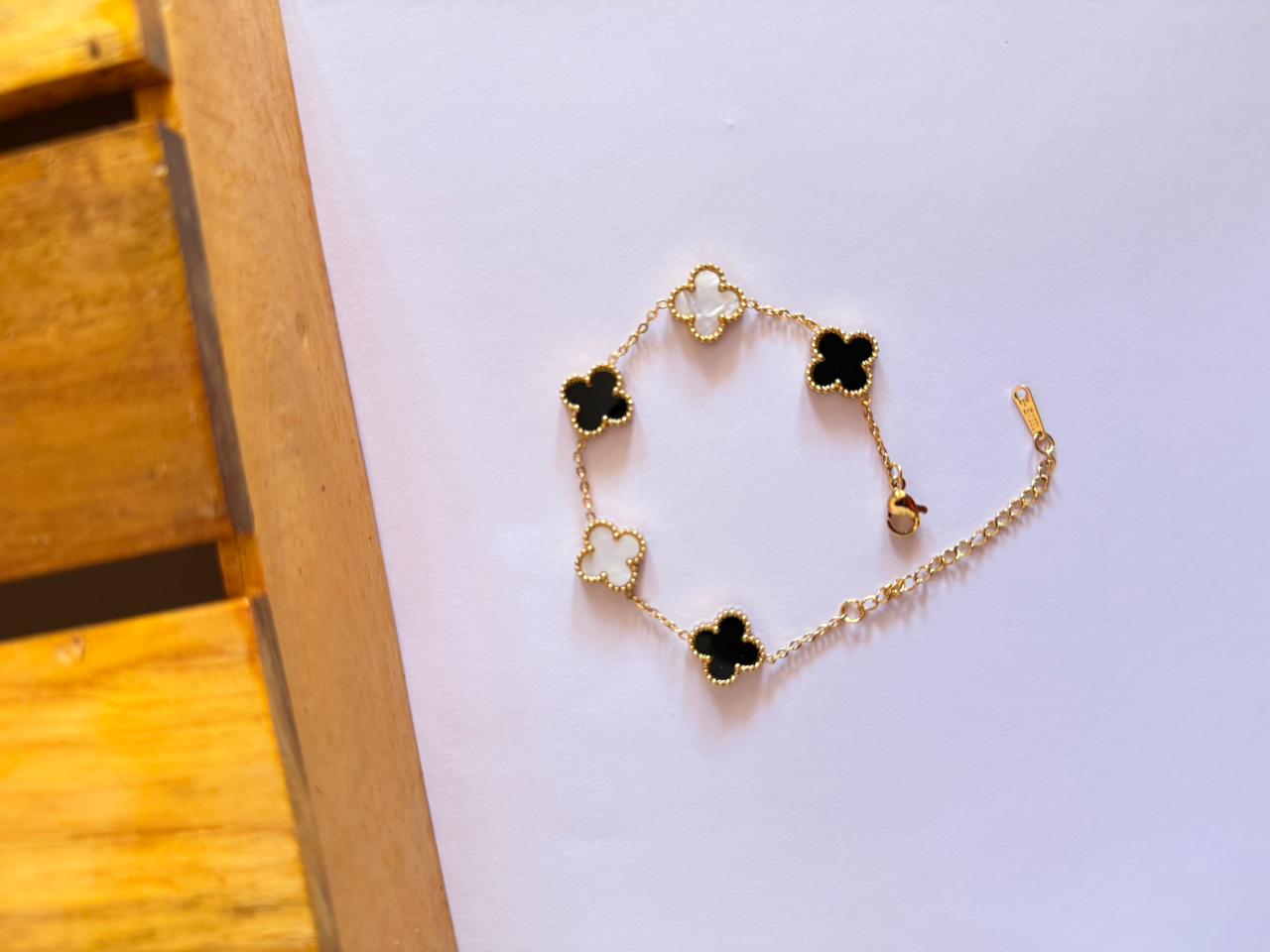 Black and white clove bracelet