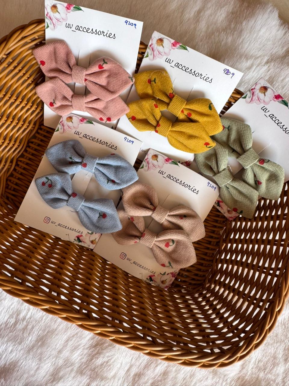 Mini bow clips cherry