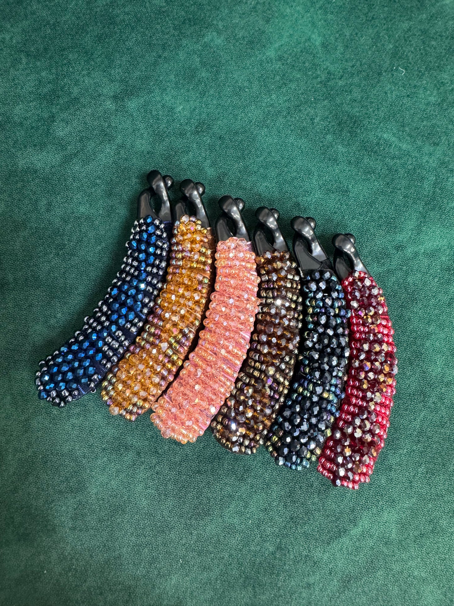 Beads banana clip