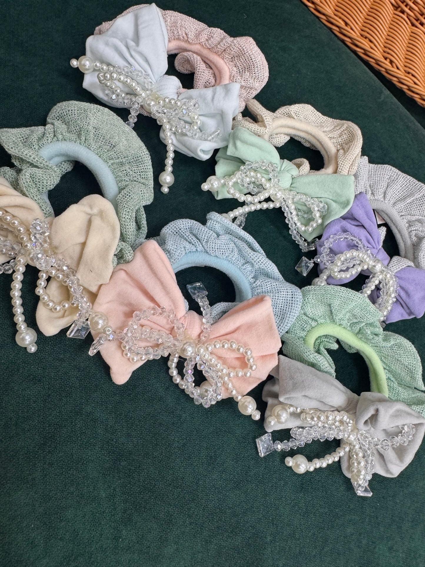 Creamy pearl bow scrunchies