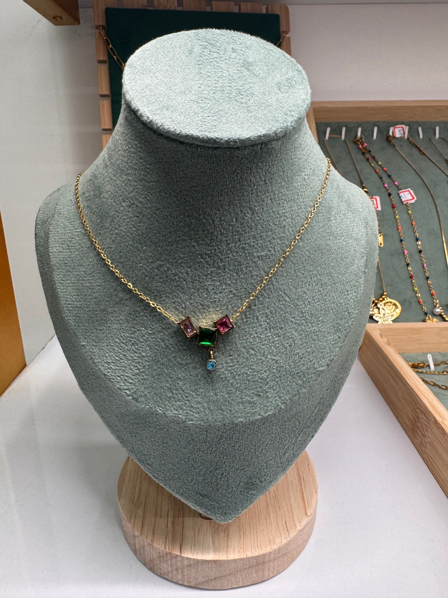 Multi stone chain