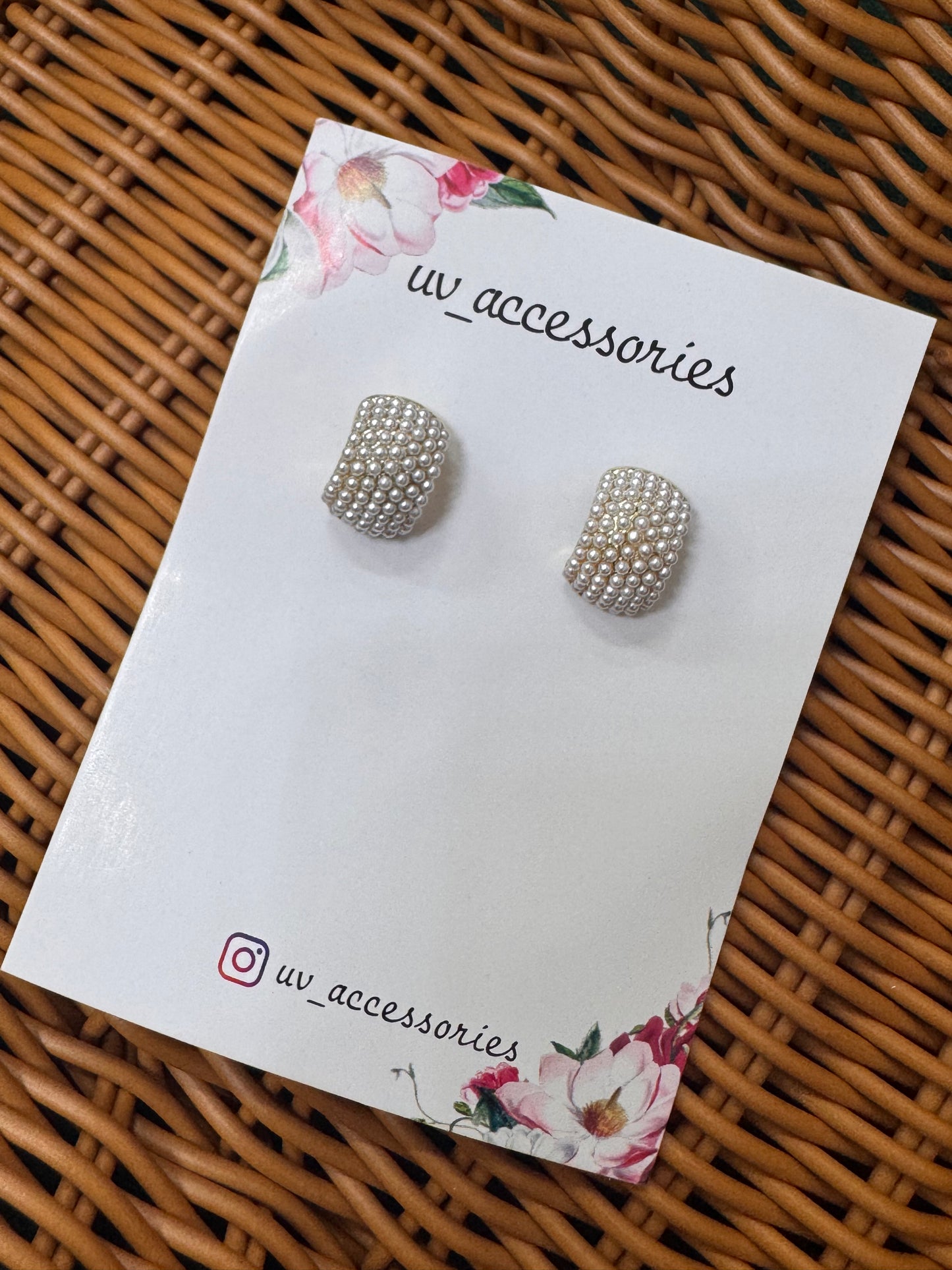 Pearl studs