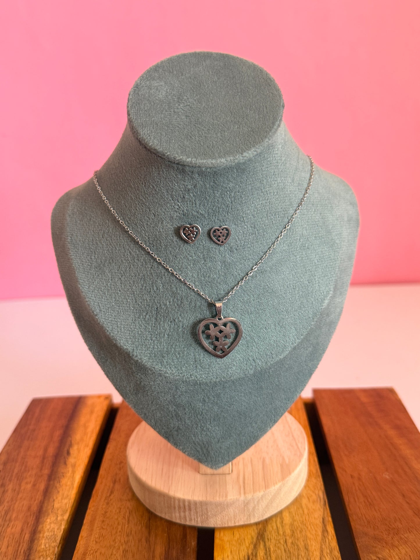 Heart chain set