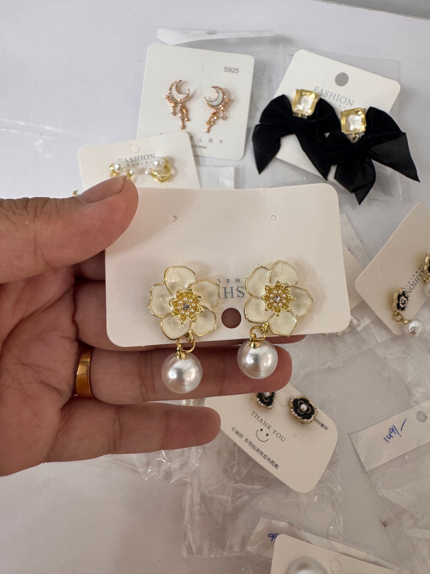 Flower pearl earrings