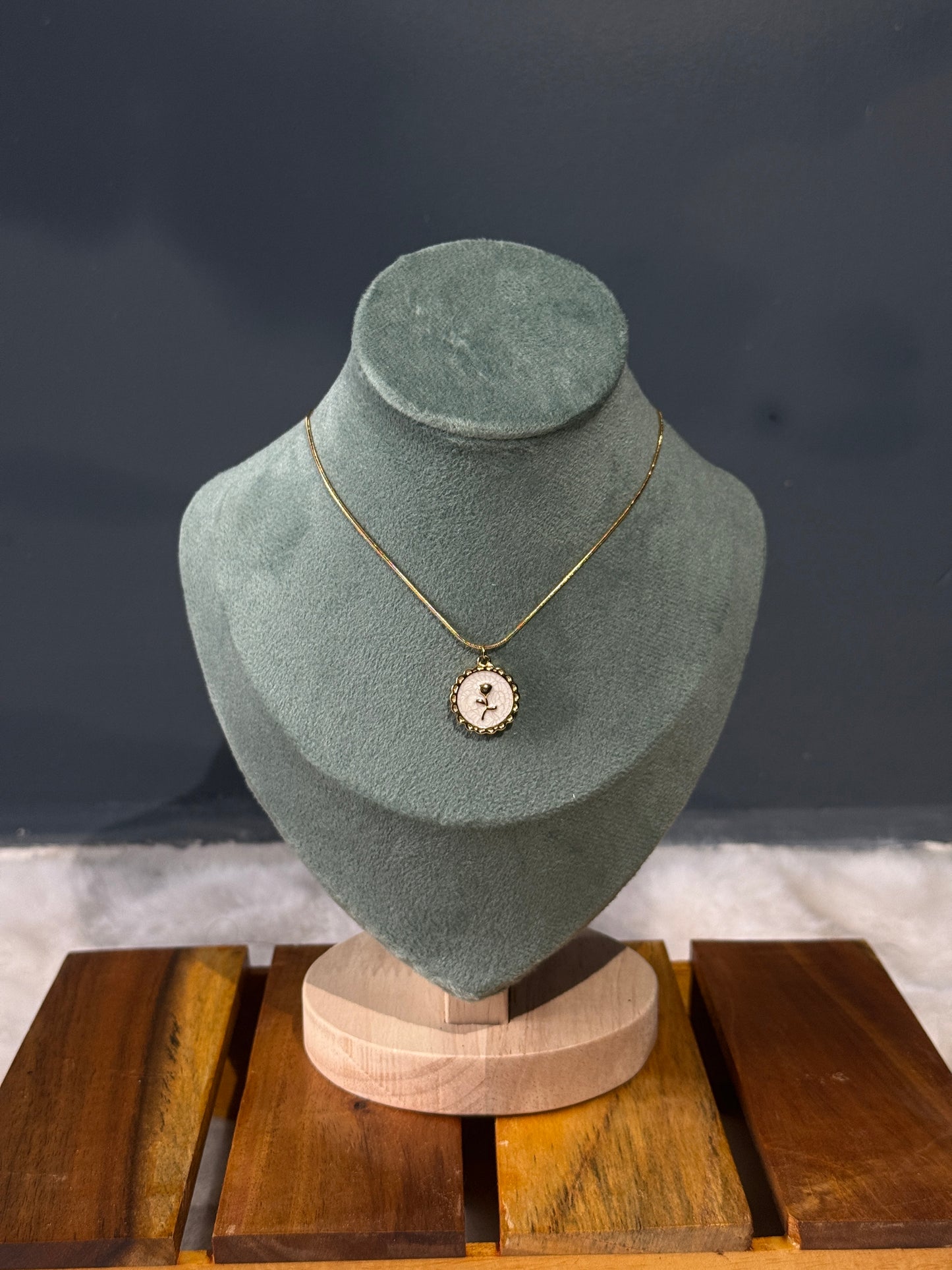 Rose charm anti tarnish chain