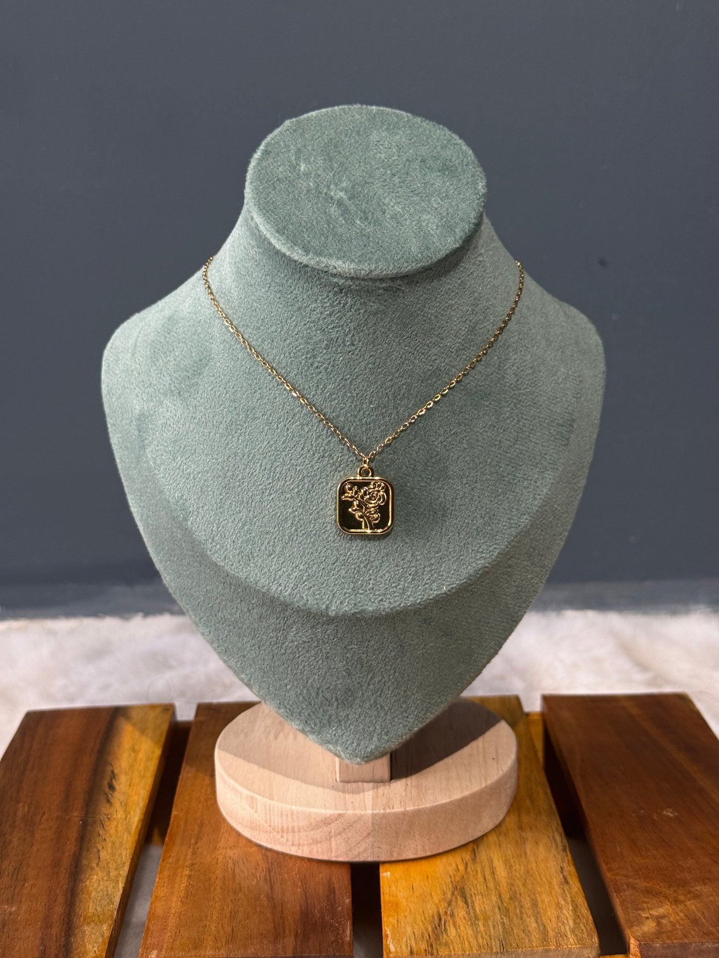 Flower charm anti tarnish chain