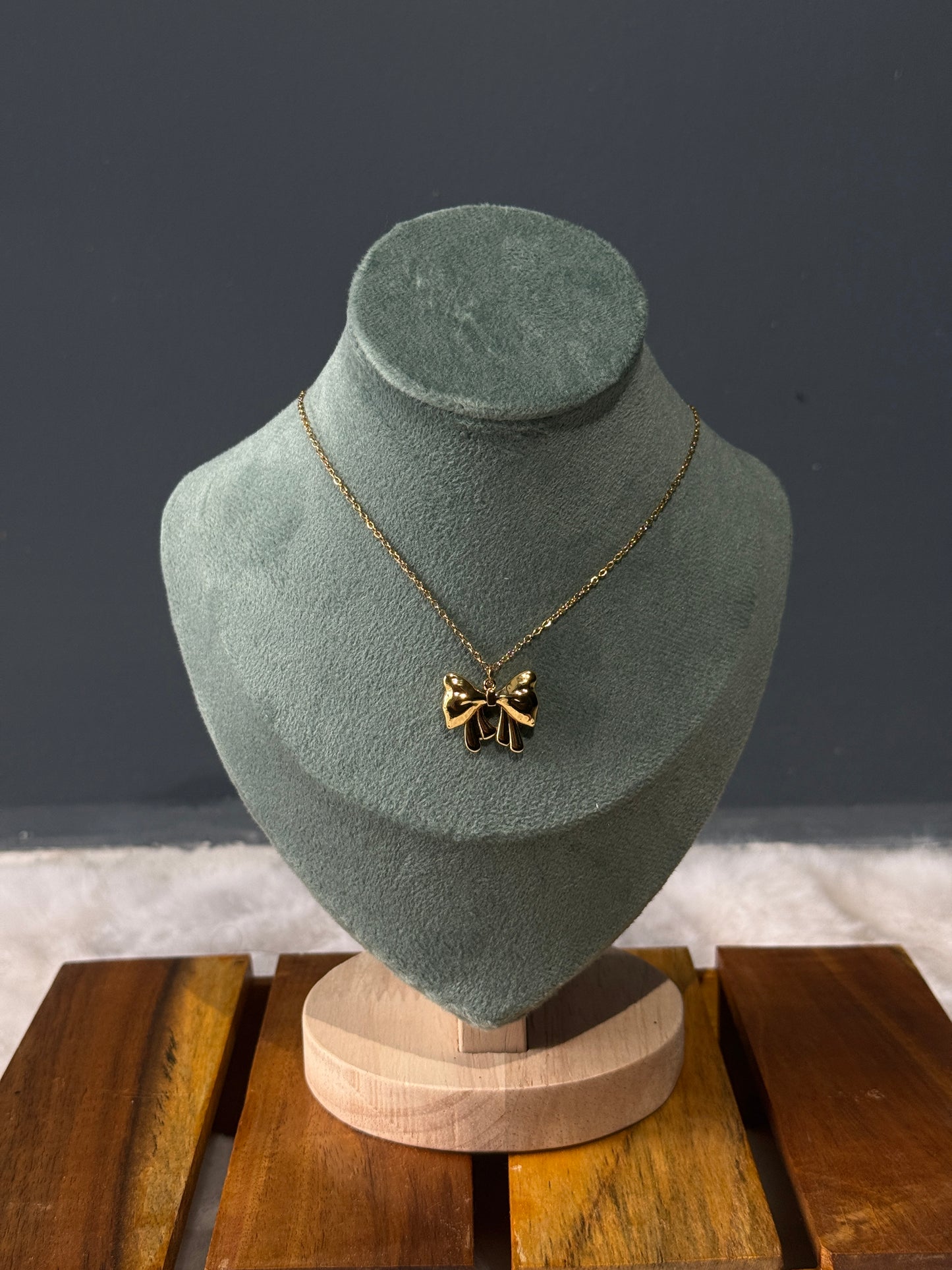 Bow anti tarnish chains