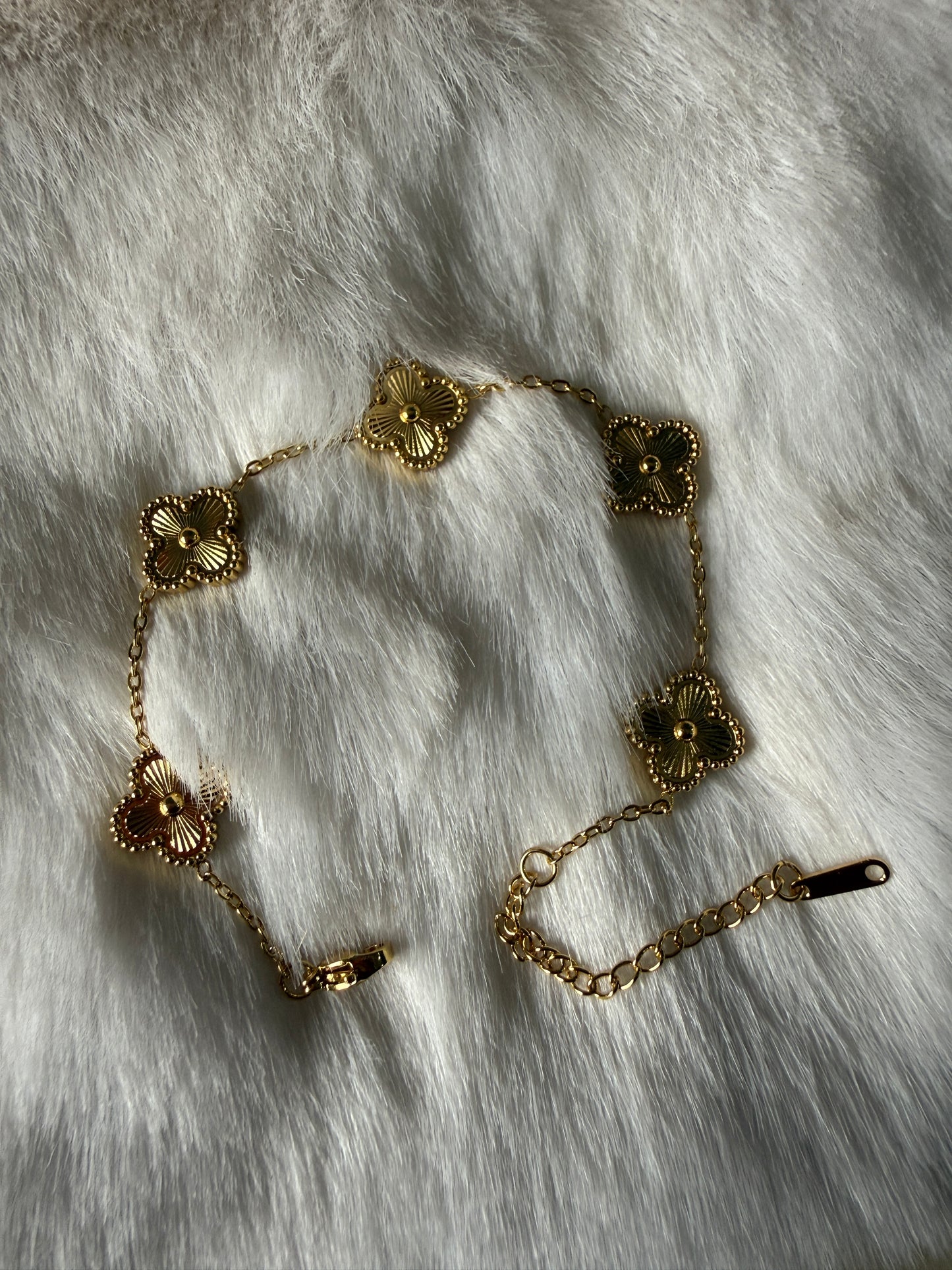 Gold clover bracelet