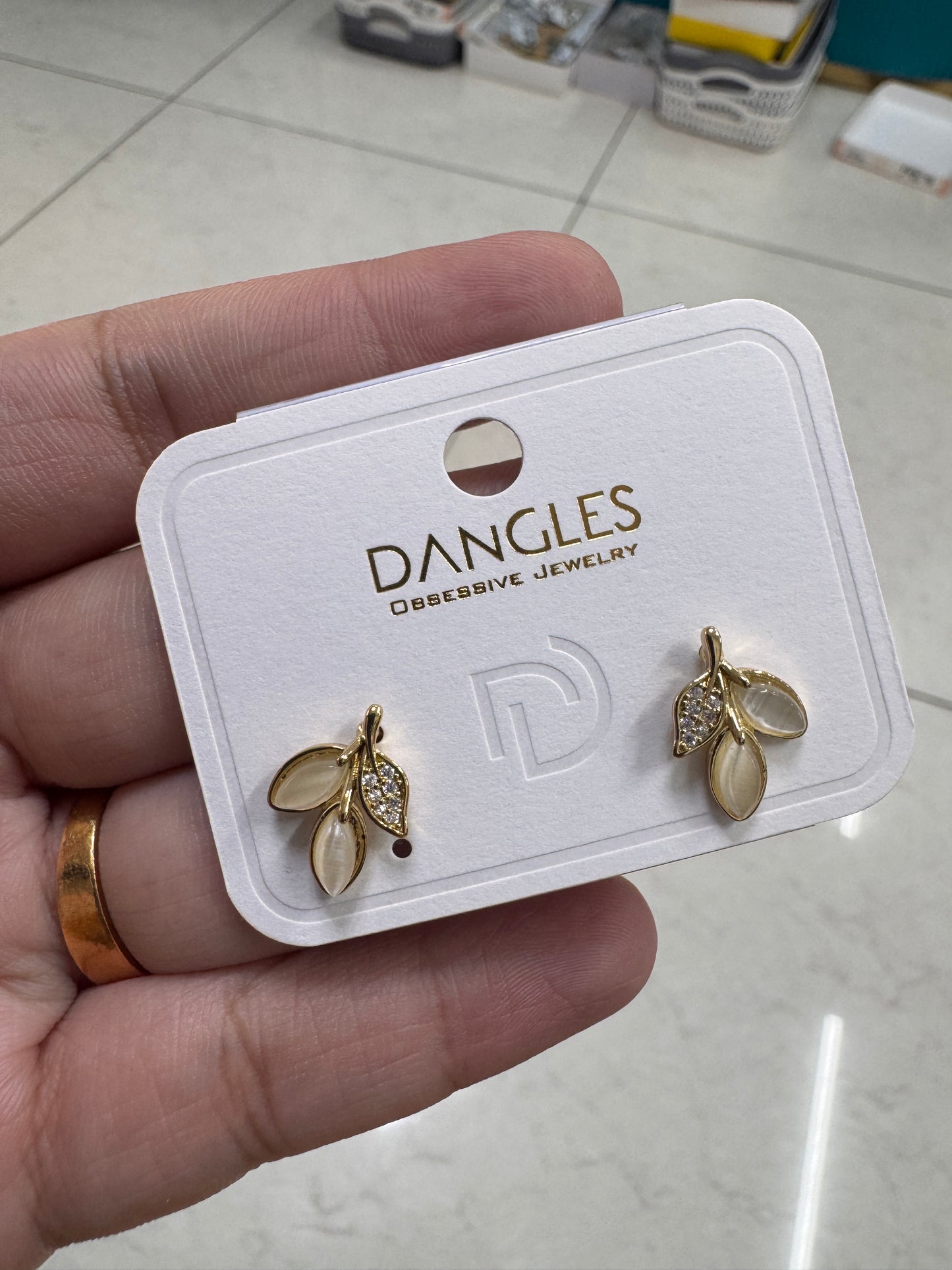 Leaf mini studs