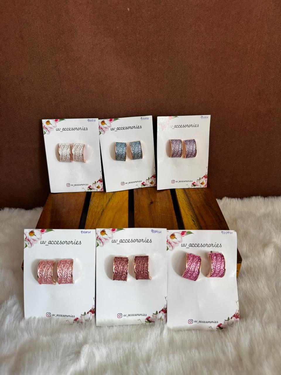 Enamel half hoops studs