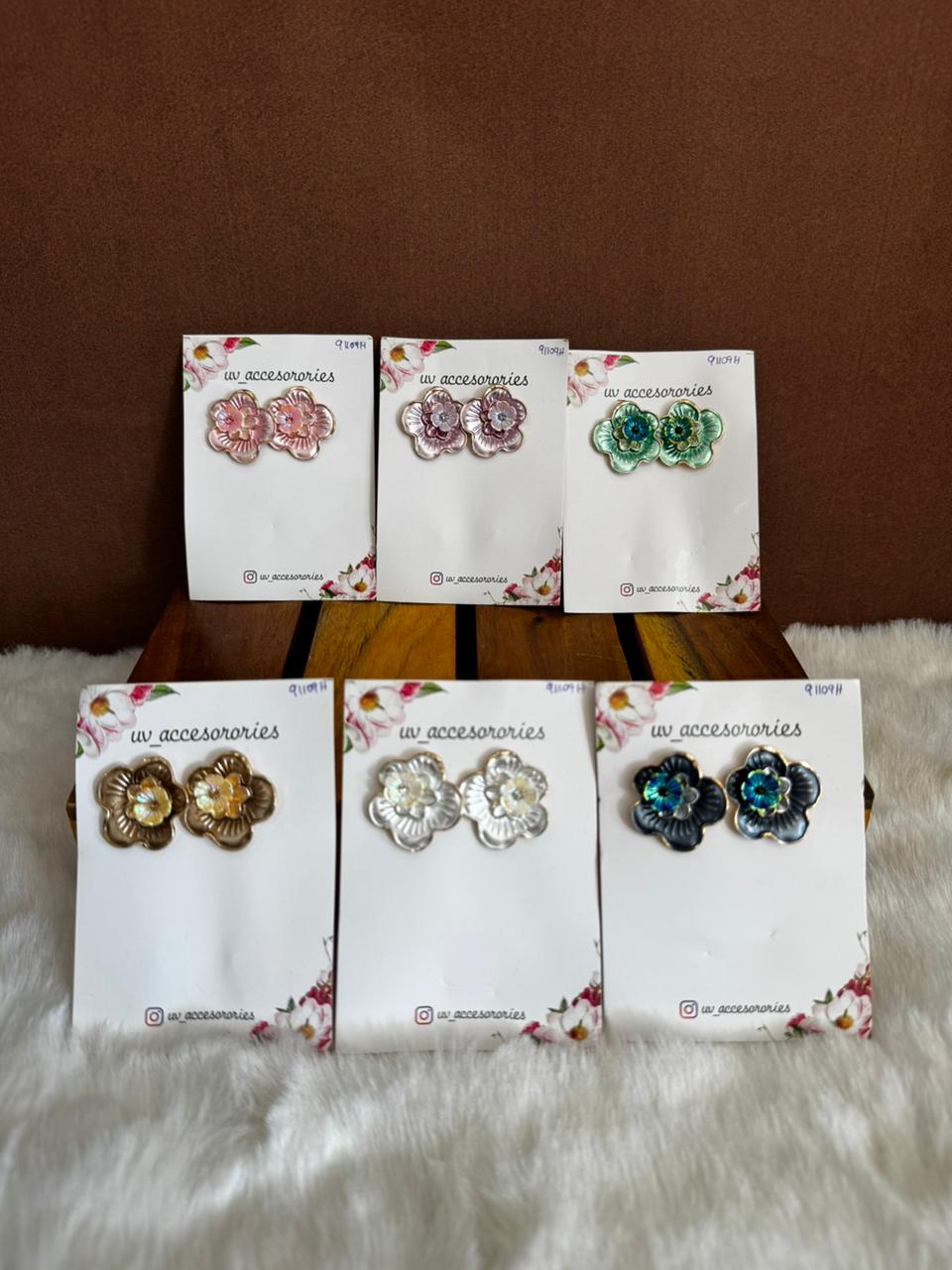 Flower enamel studs