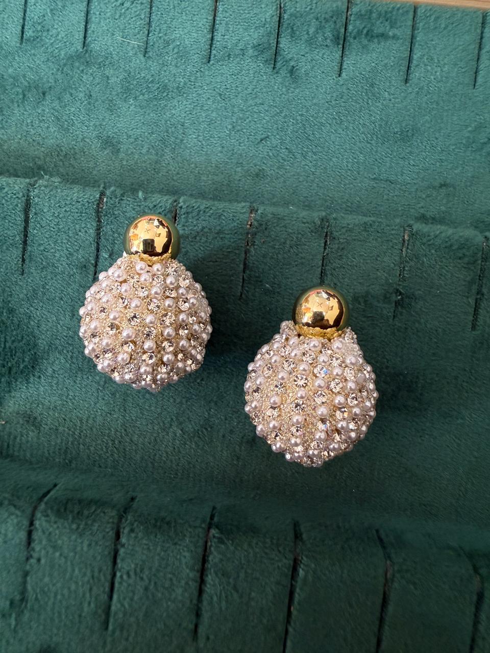Pearl studs