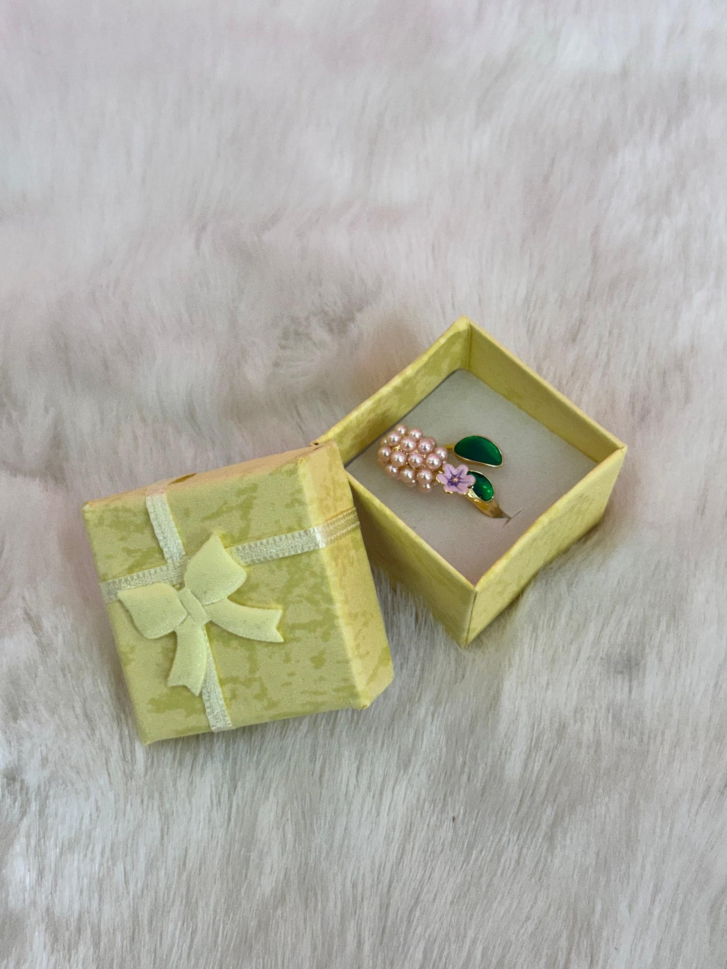 Exclusive flower ring