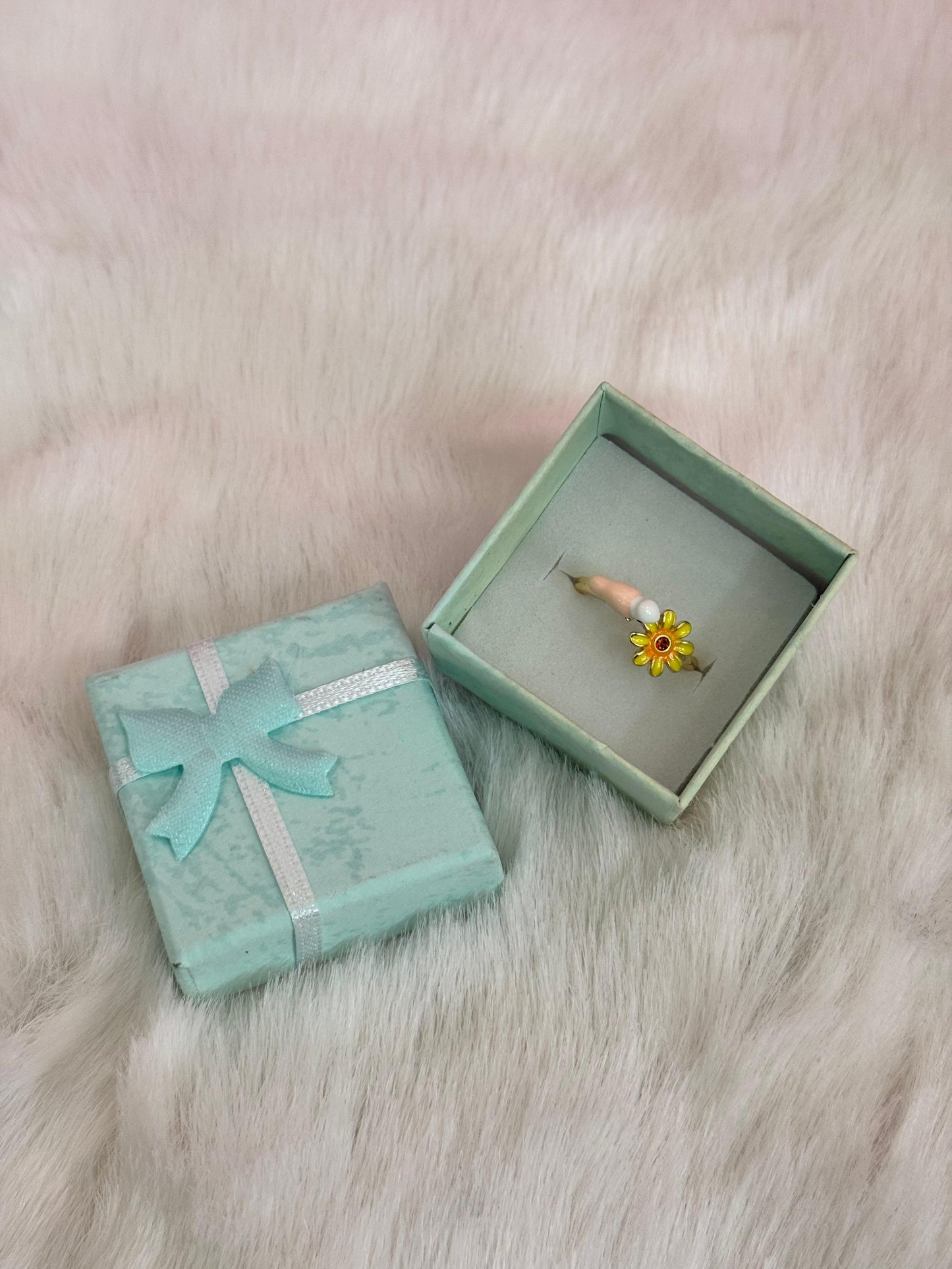 Exclusive flower ring