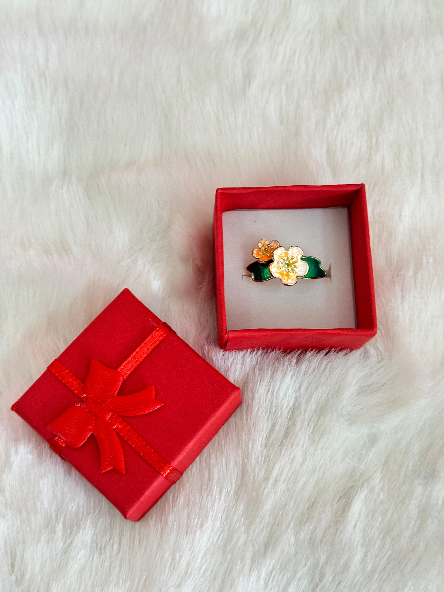Exclusive flower ring