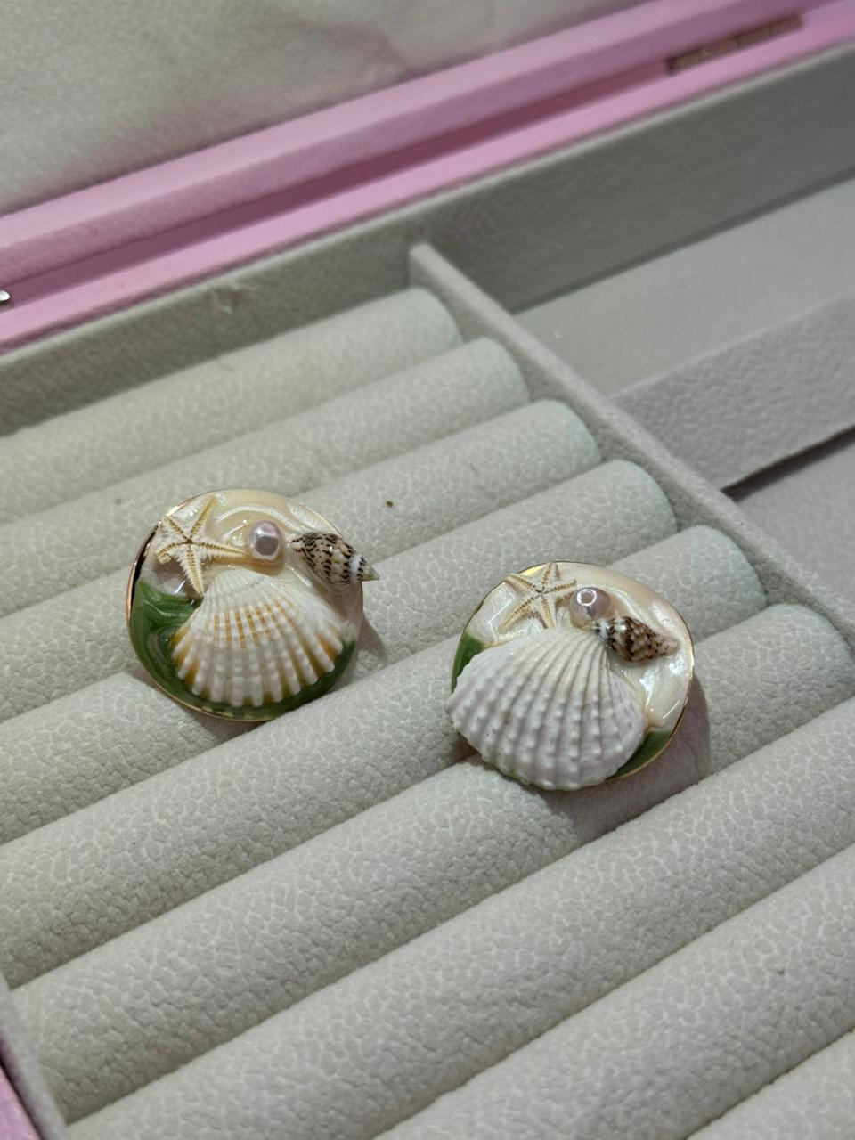 Sea shell studs