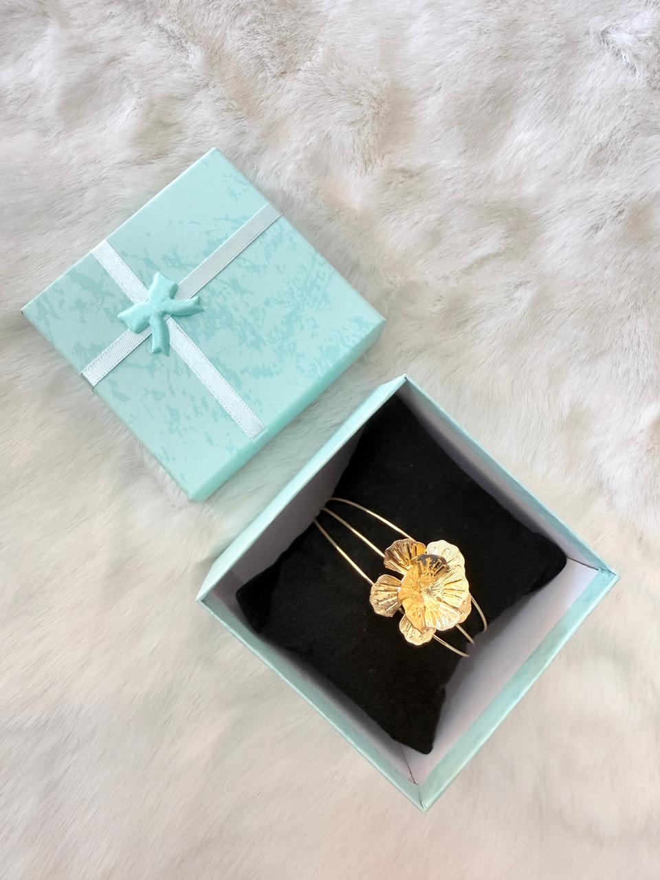 Gold flower kada