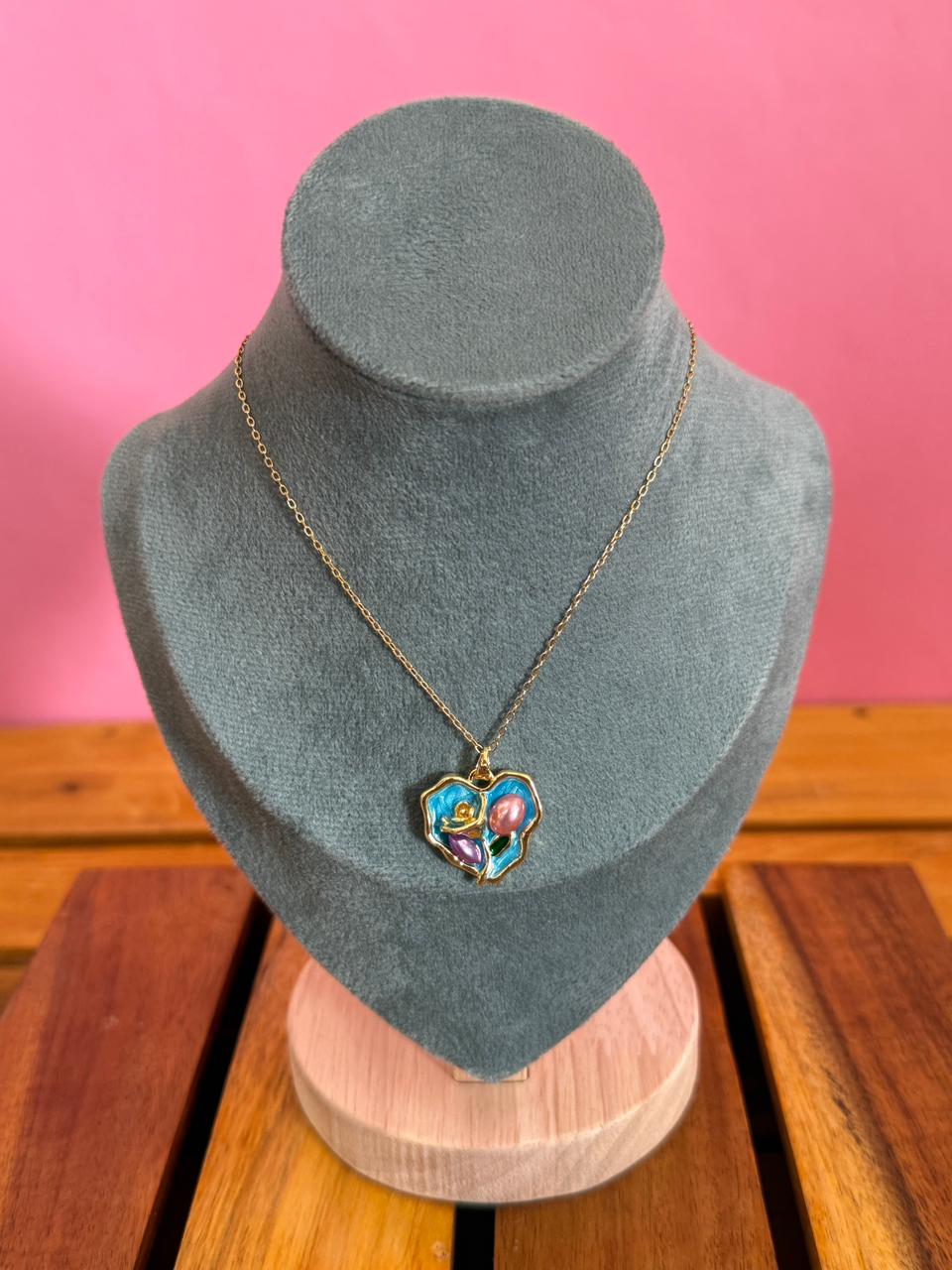 Enamel heart chain
