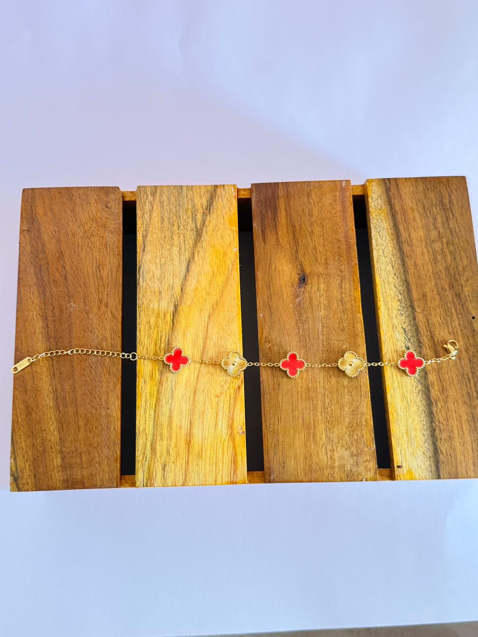 Red gold clove bracelet