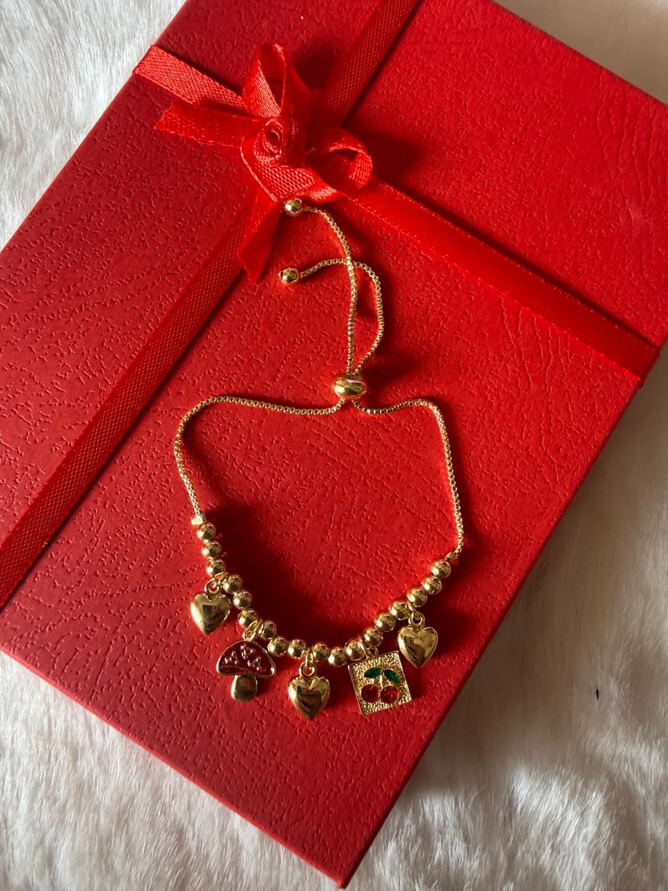 Charms adjustable bracelet