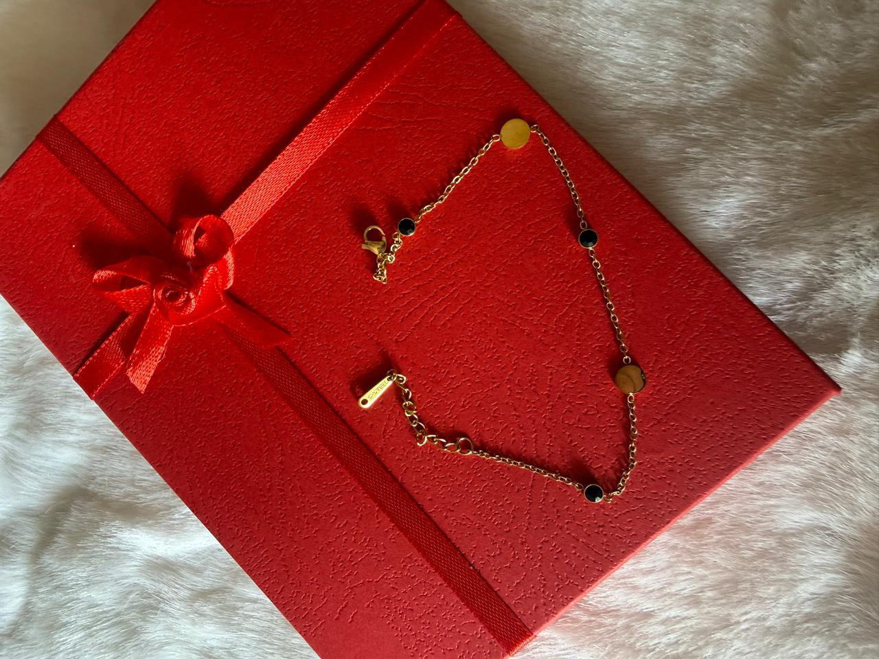 Round stone bracelet