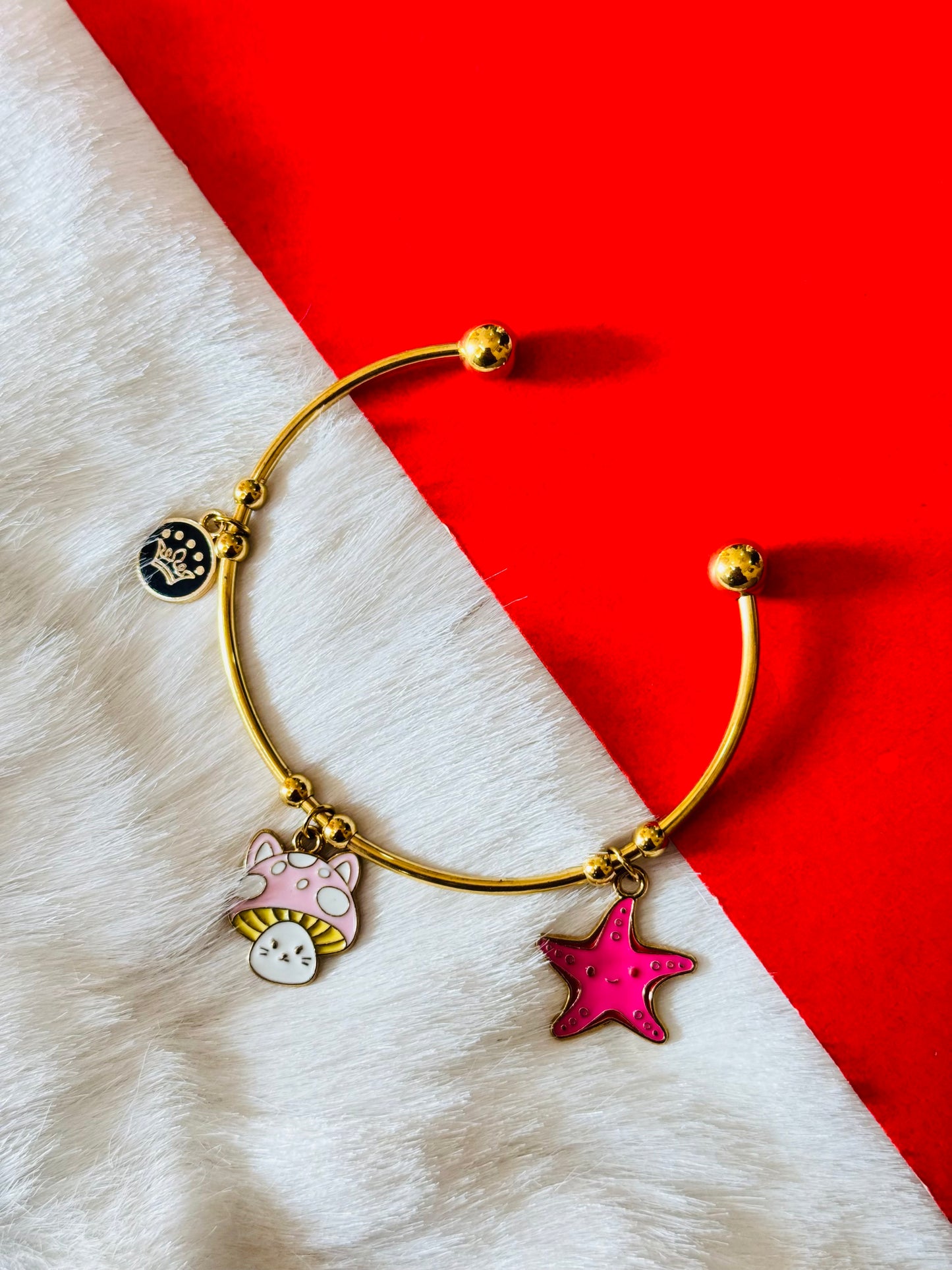 Adjustable charm kadas