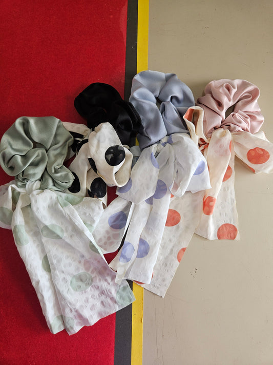 Polka bow scrunchies