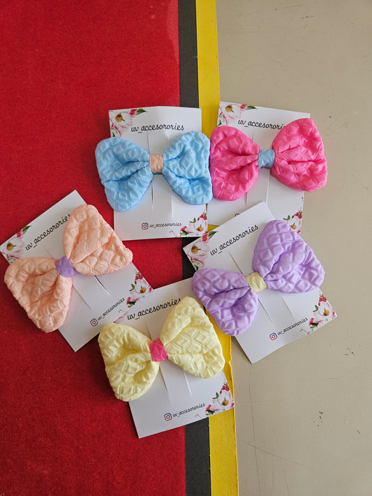 Pastel bow clips