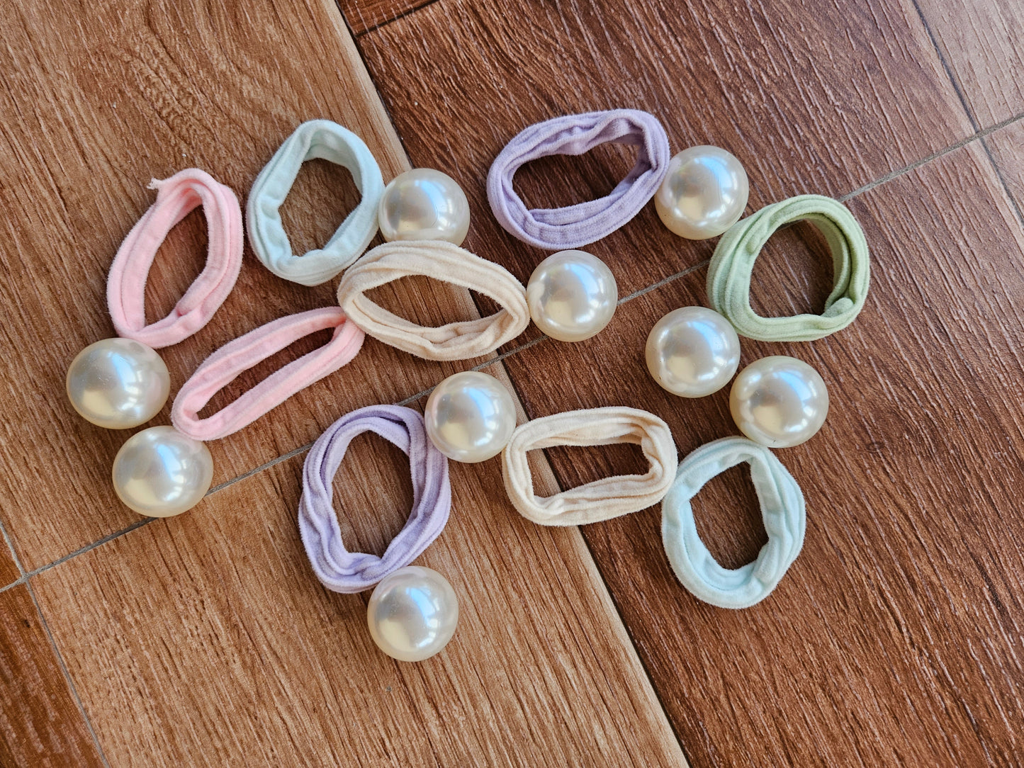 Pastel pearl bands