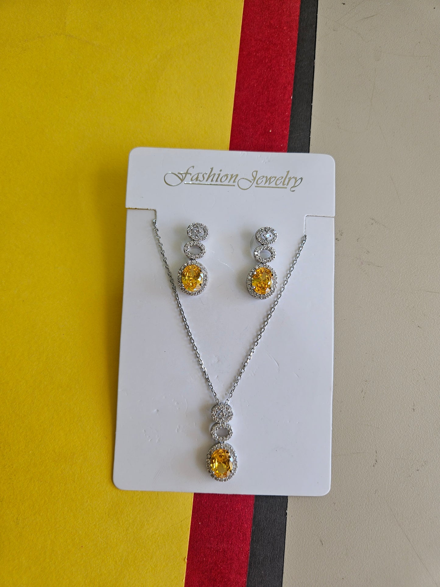 Classic pendant chain set (yellow)