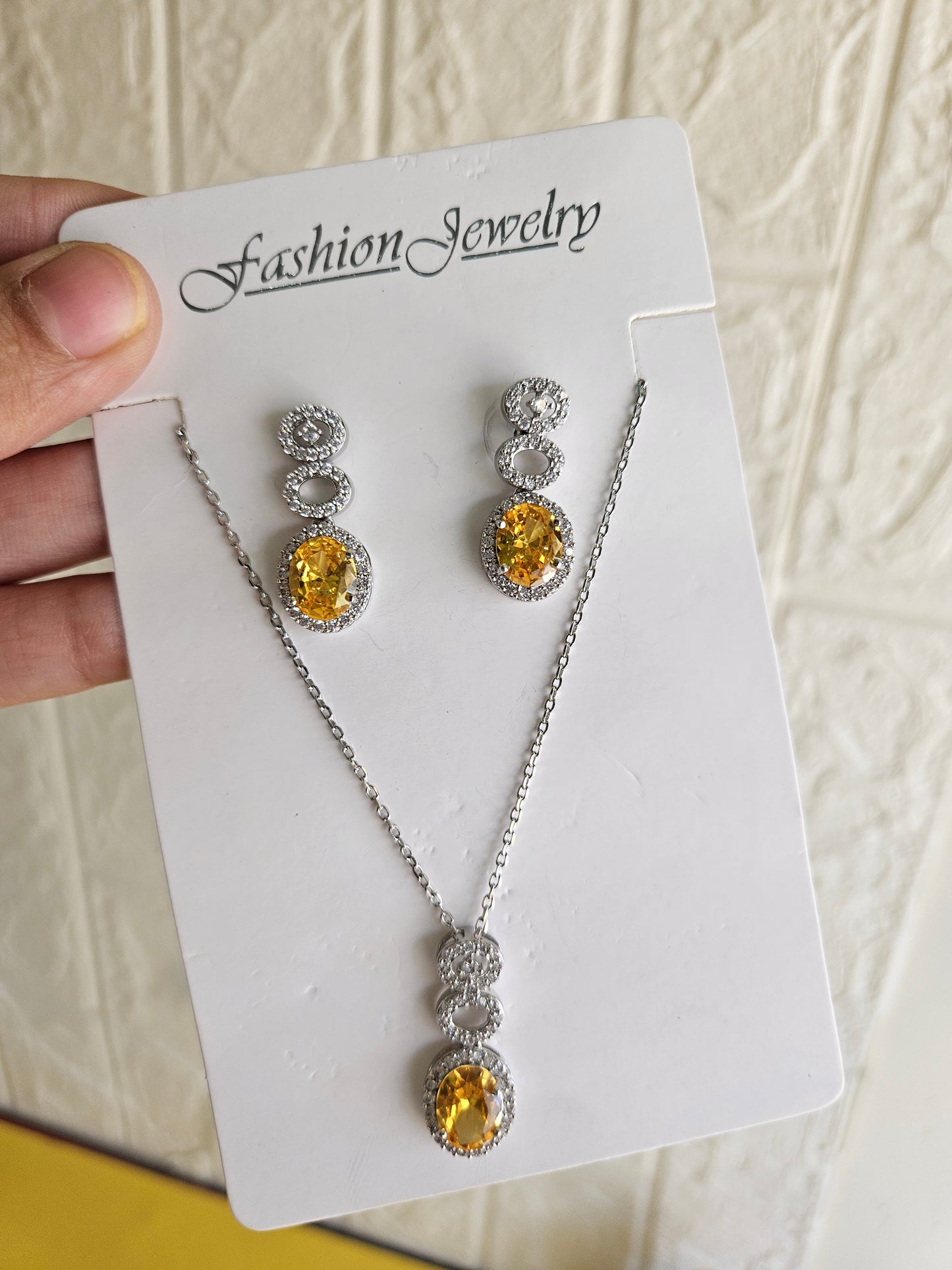 Classic pendant chain set (yellow)