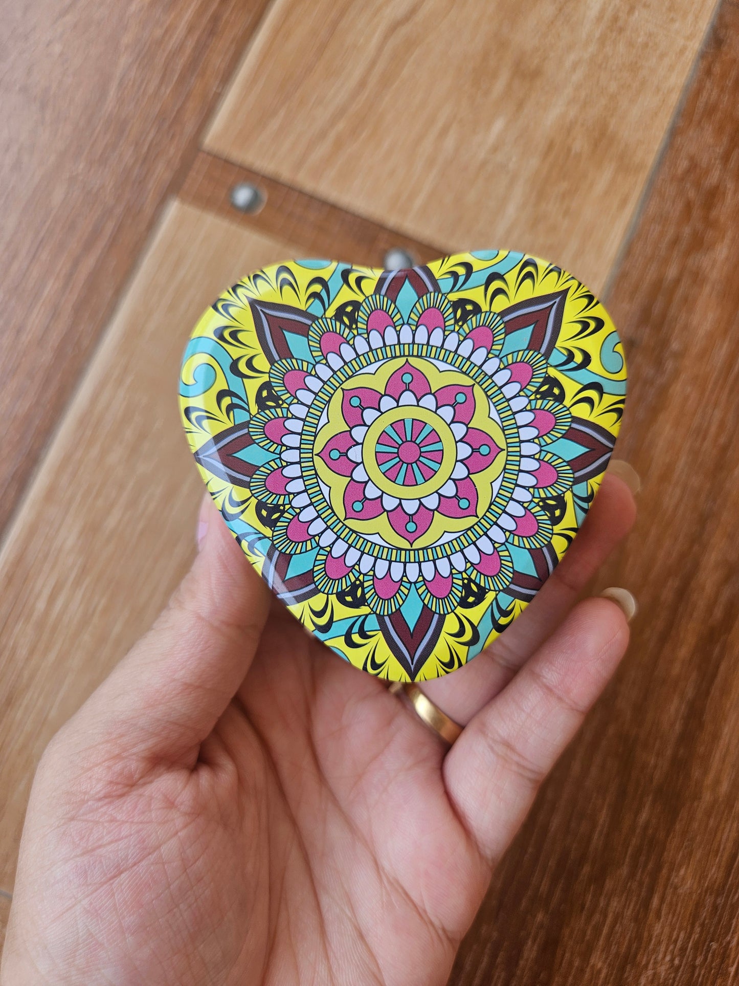 Heart tin box