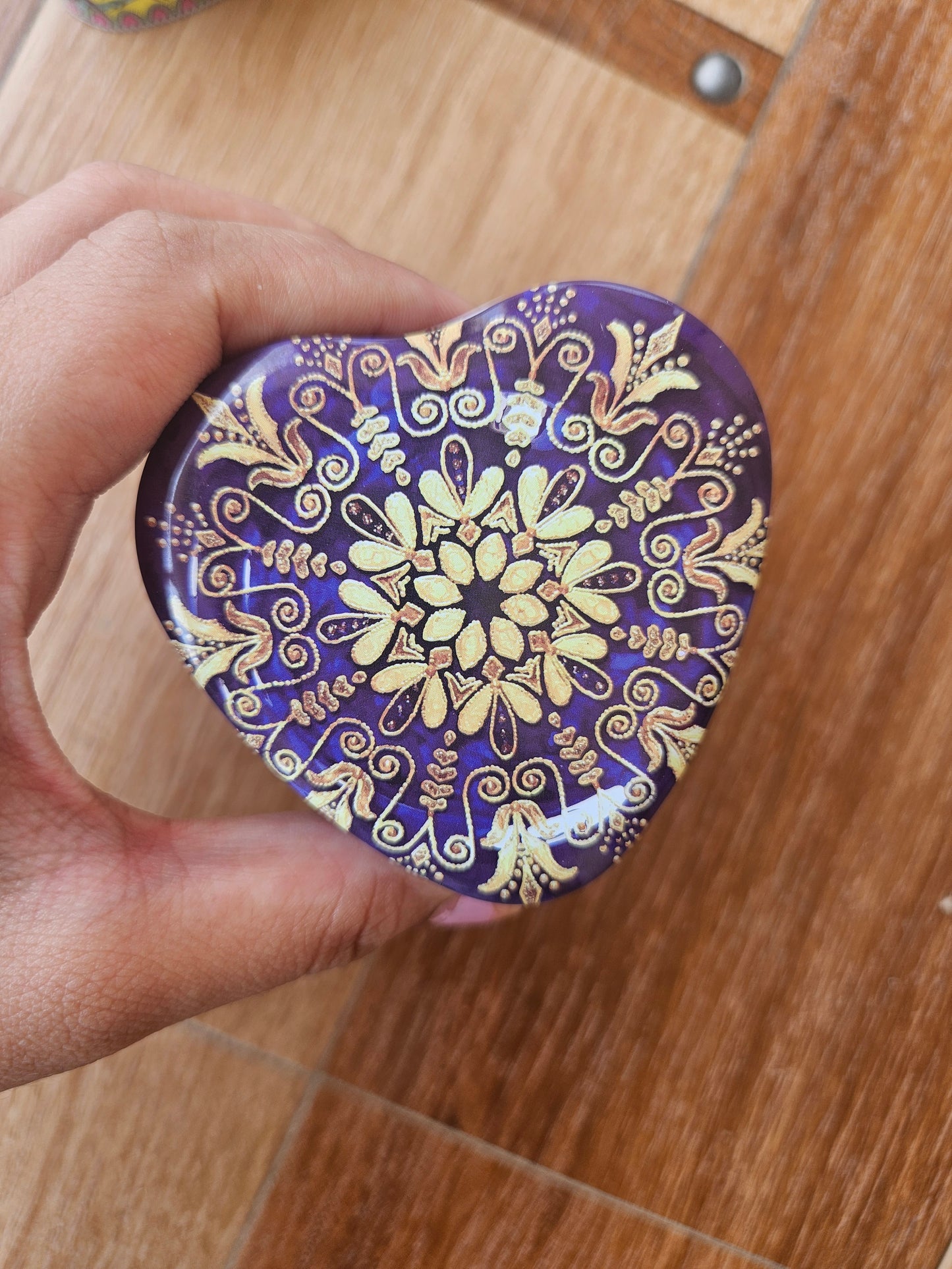 Heart tin box