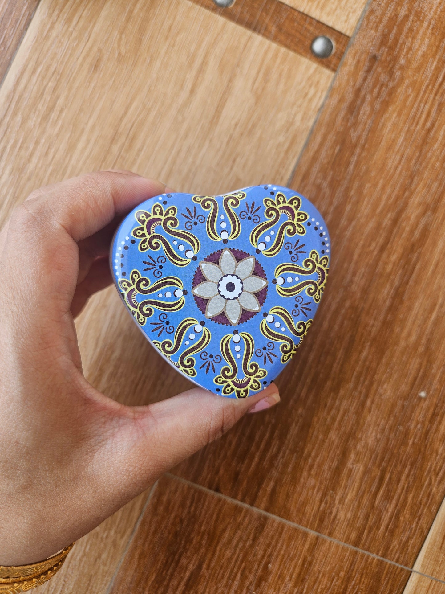 Heart tin box