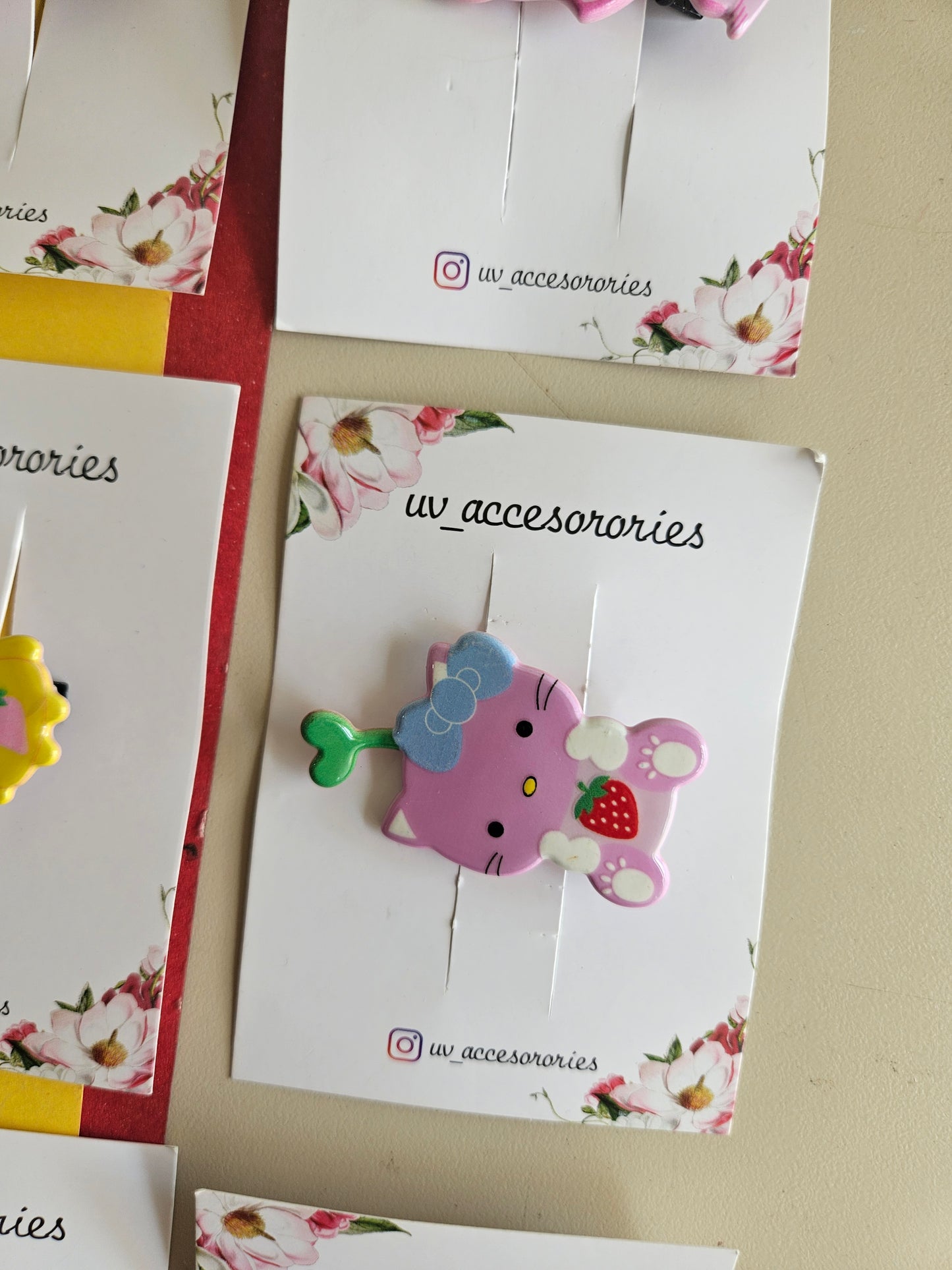 Animal gloss clips