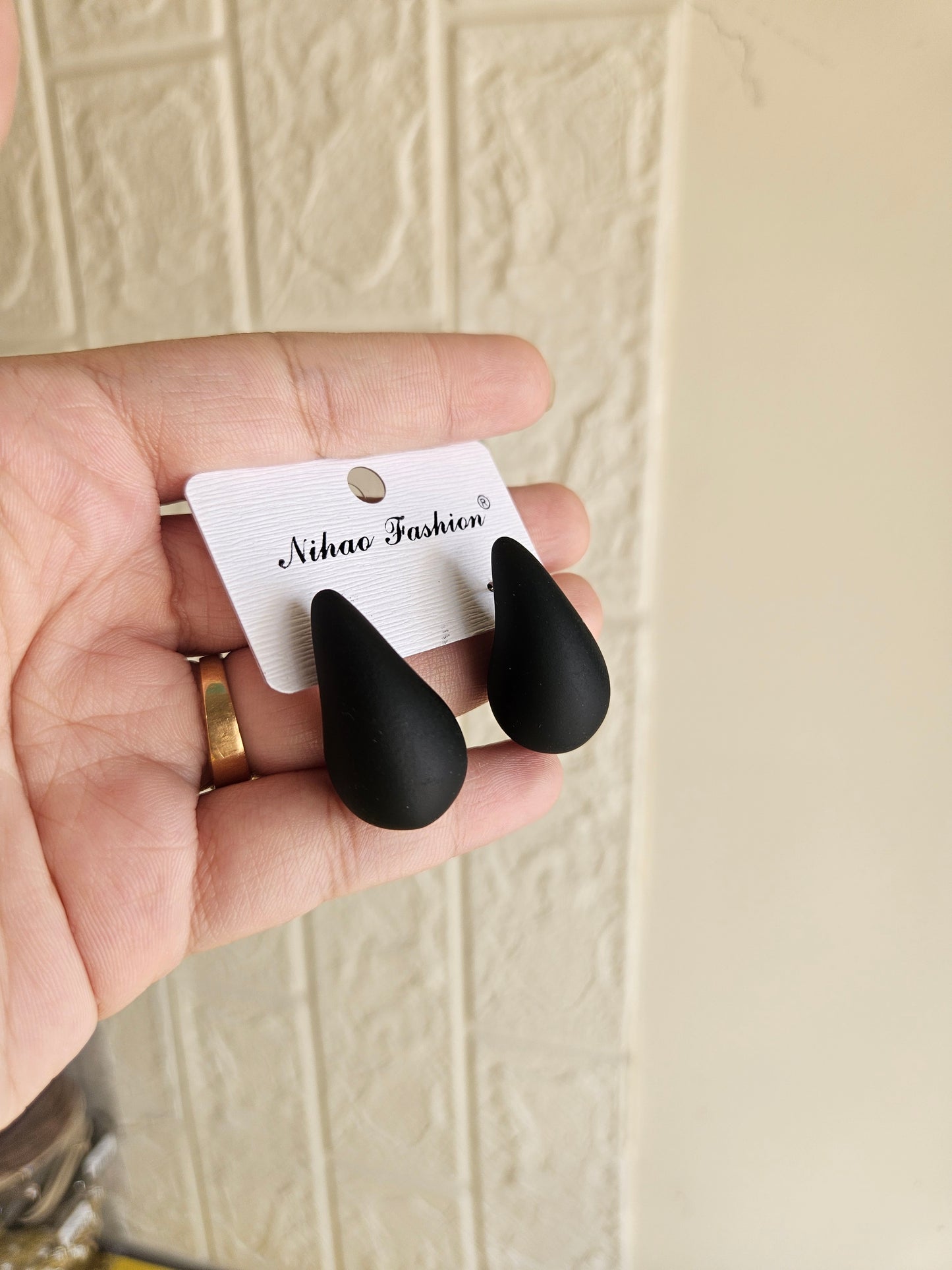 Matte ear drops