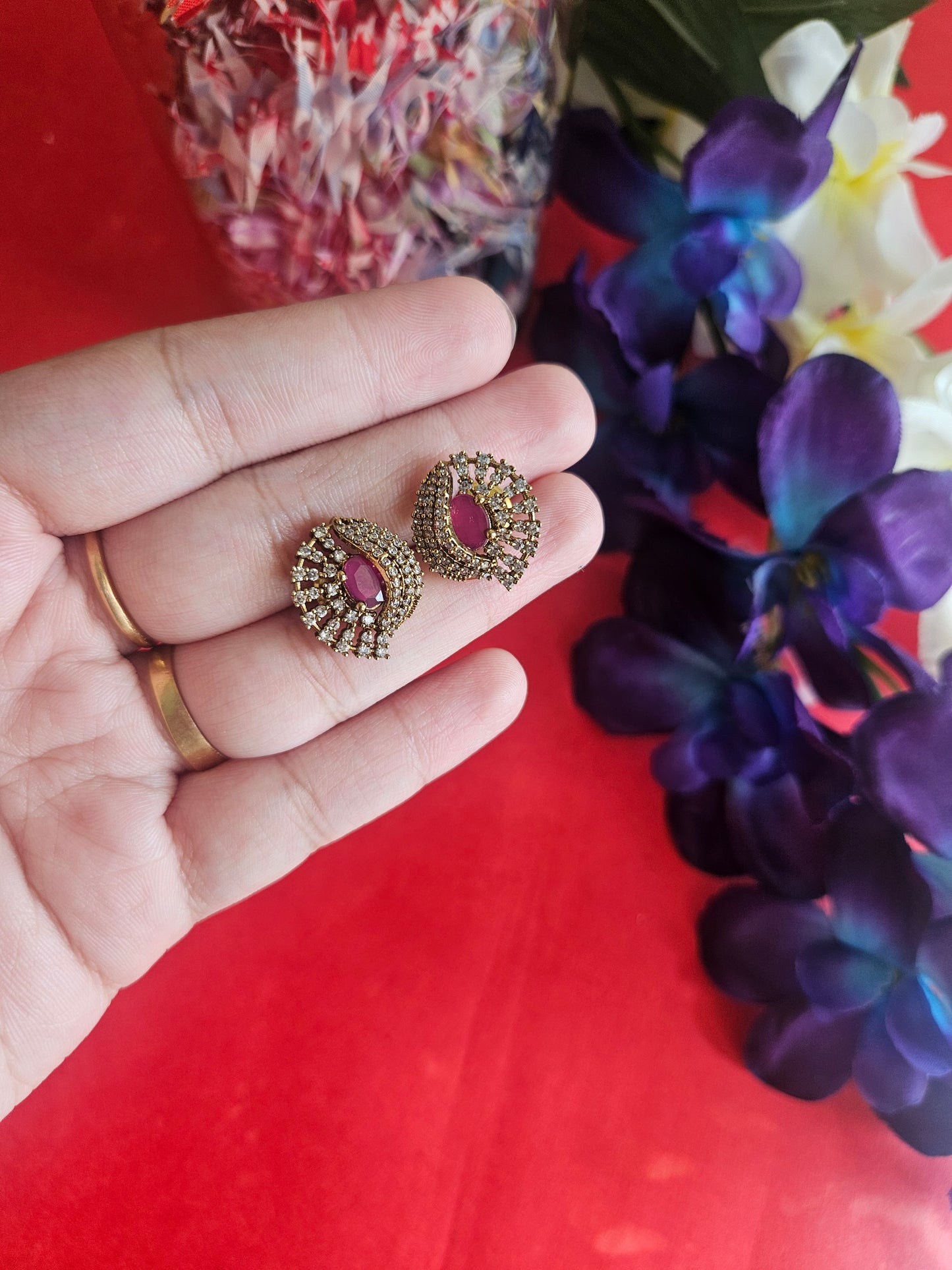 Traditional pendant studs