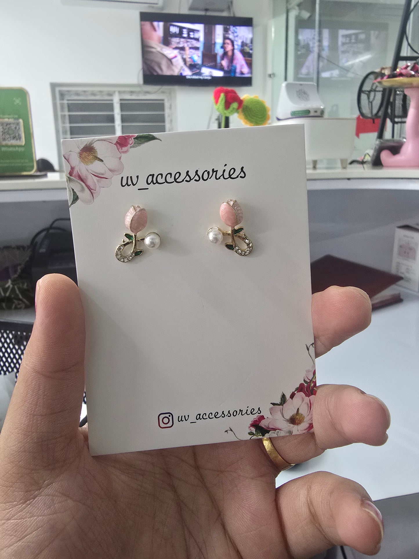 Tulip Pearl studs