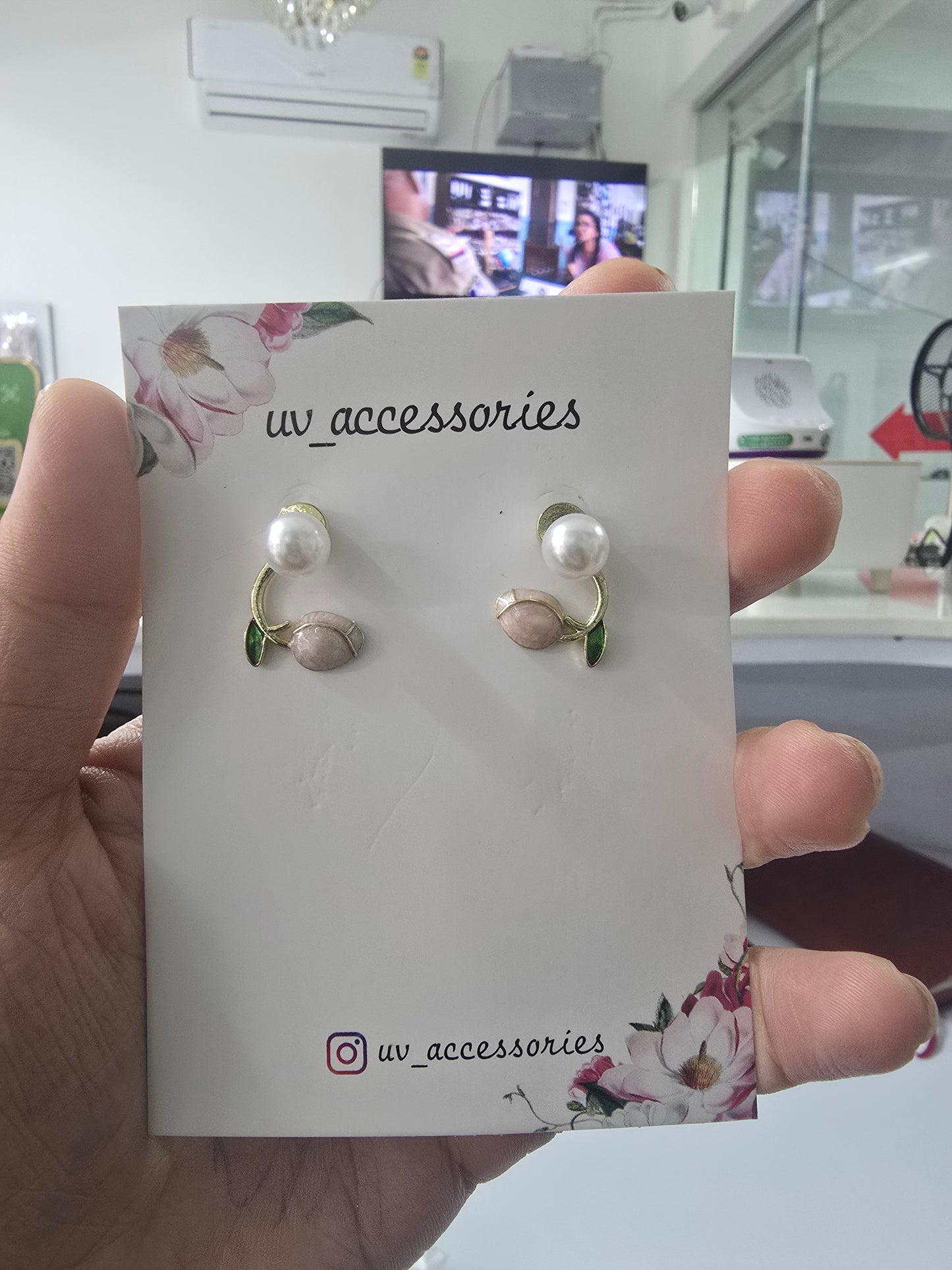 Tulip studs