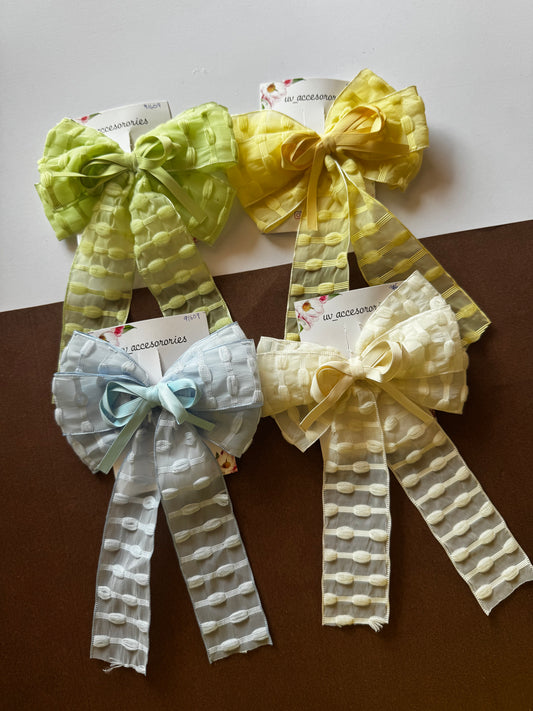 Rugged jumbo tail clips