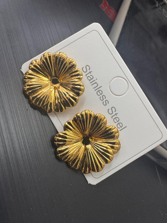 Anti tarnish flower studs