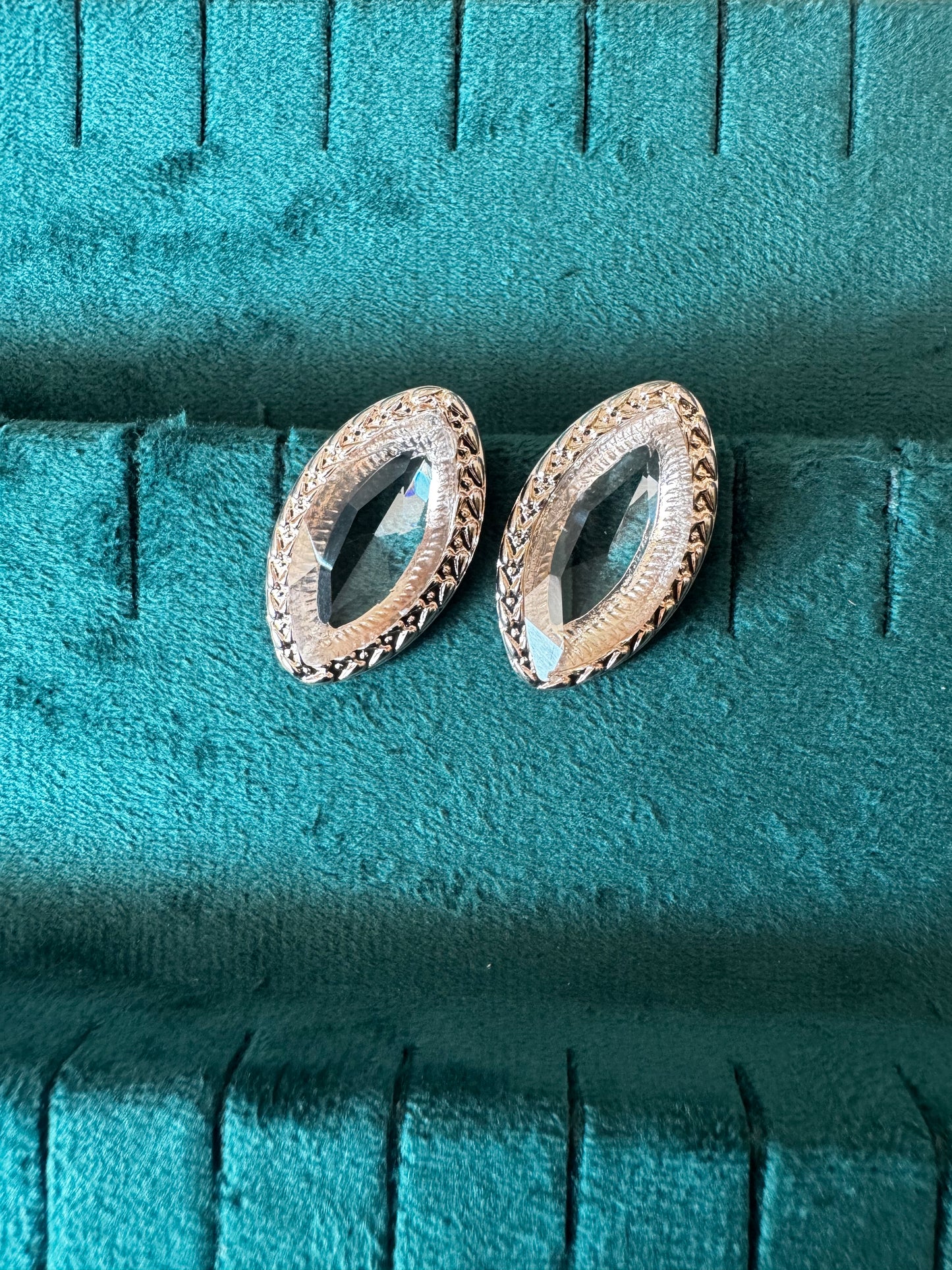 Oval stone studs